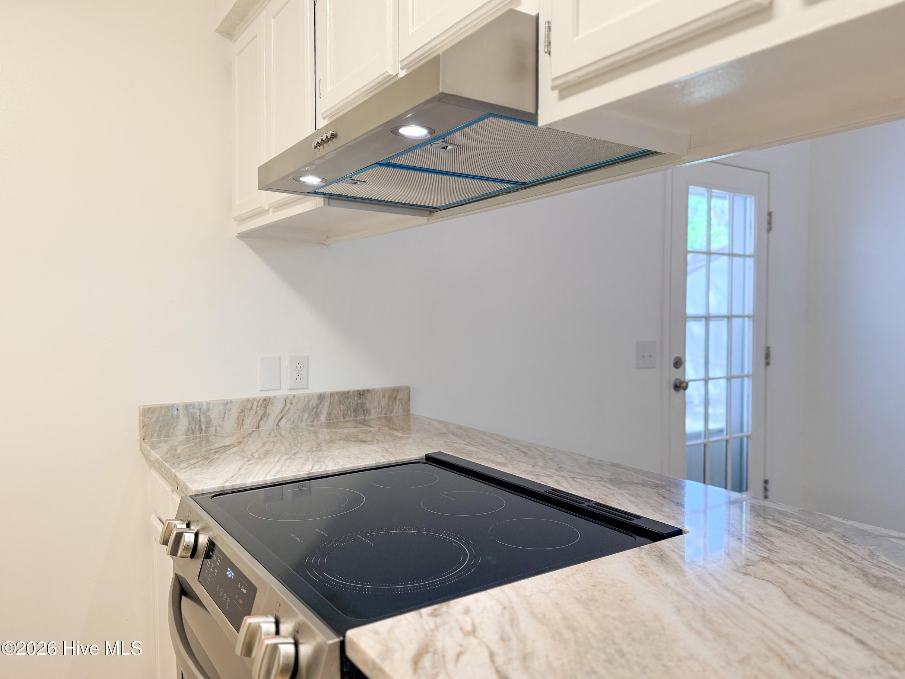 100568255 | Photo 22