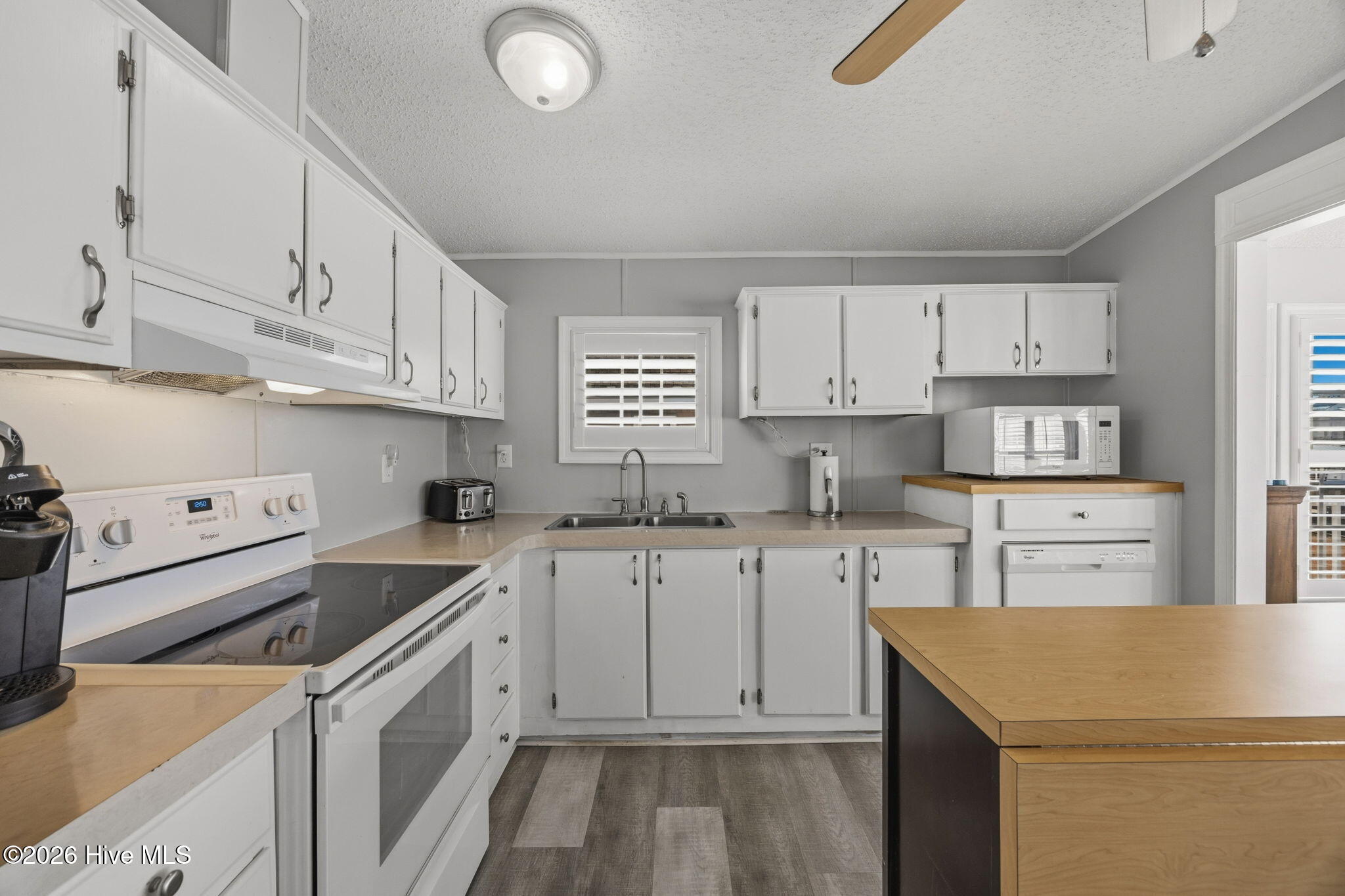 100558073 | Photo 16