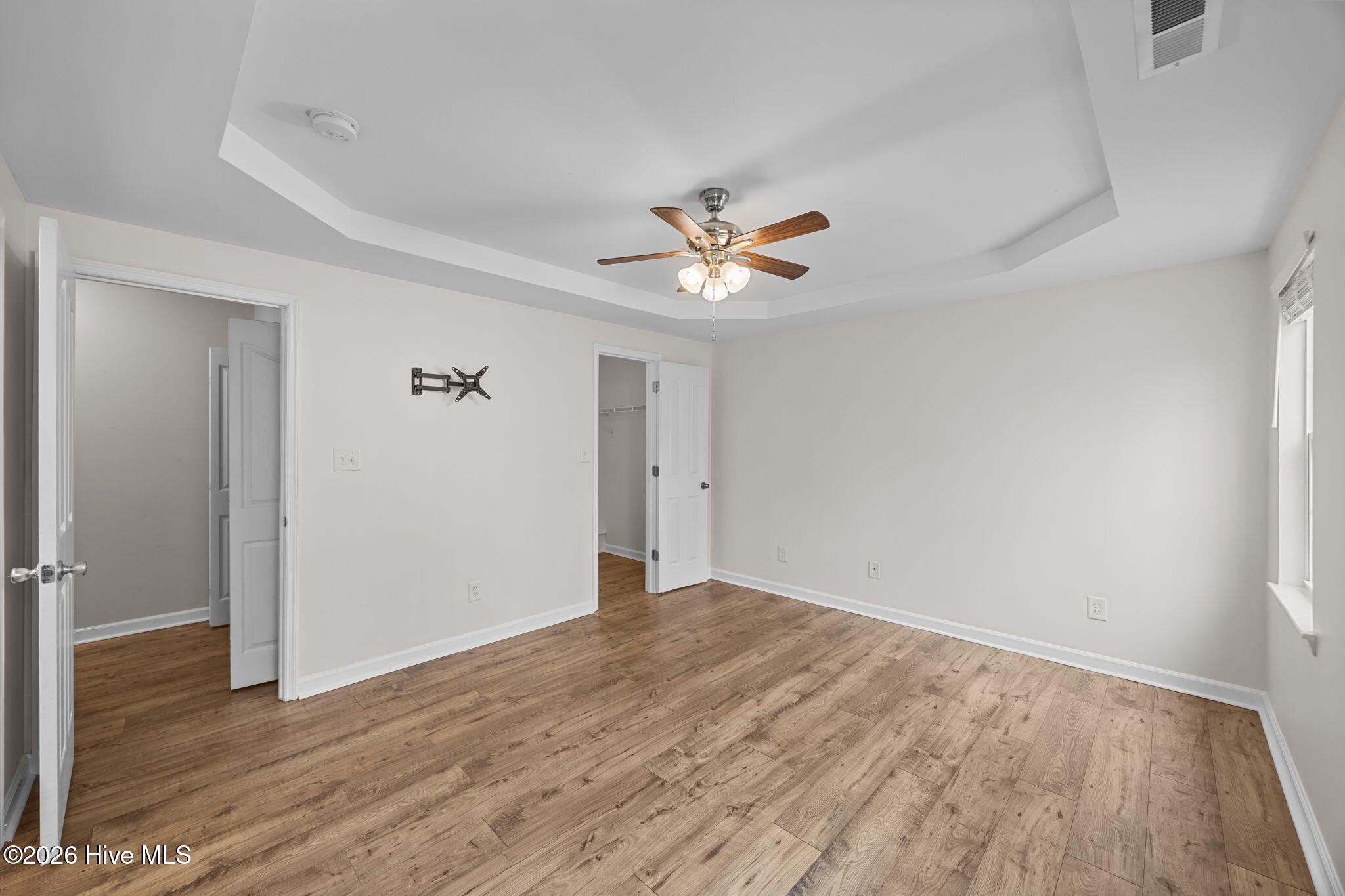 100557959 | Photo 25