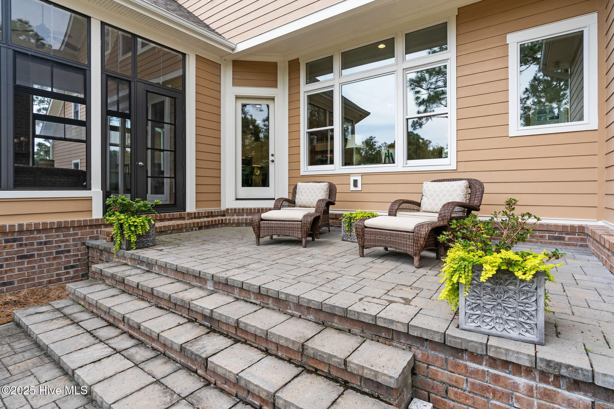 100562401 | Photo 18