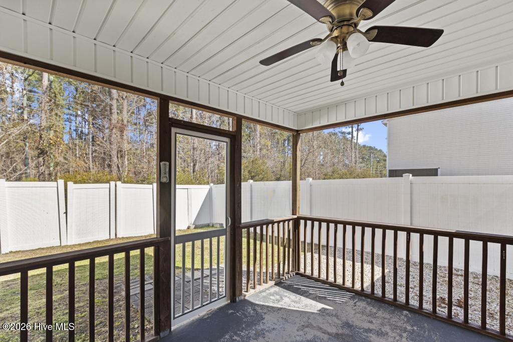 100550335 | Photo 19