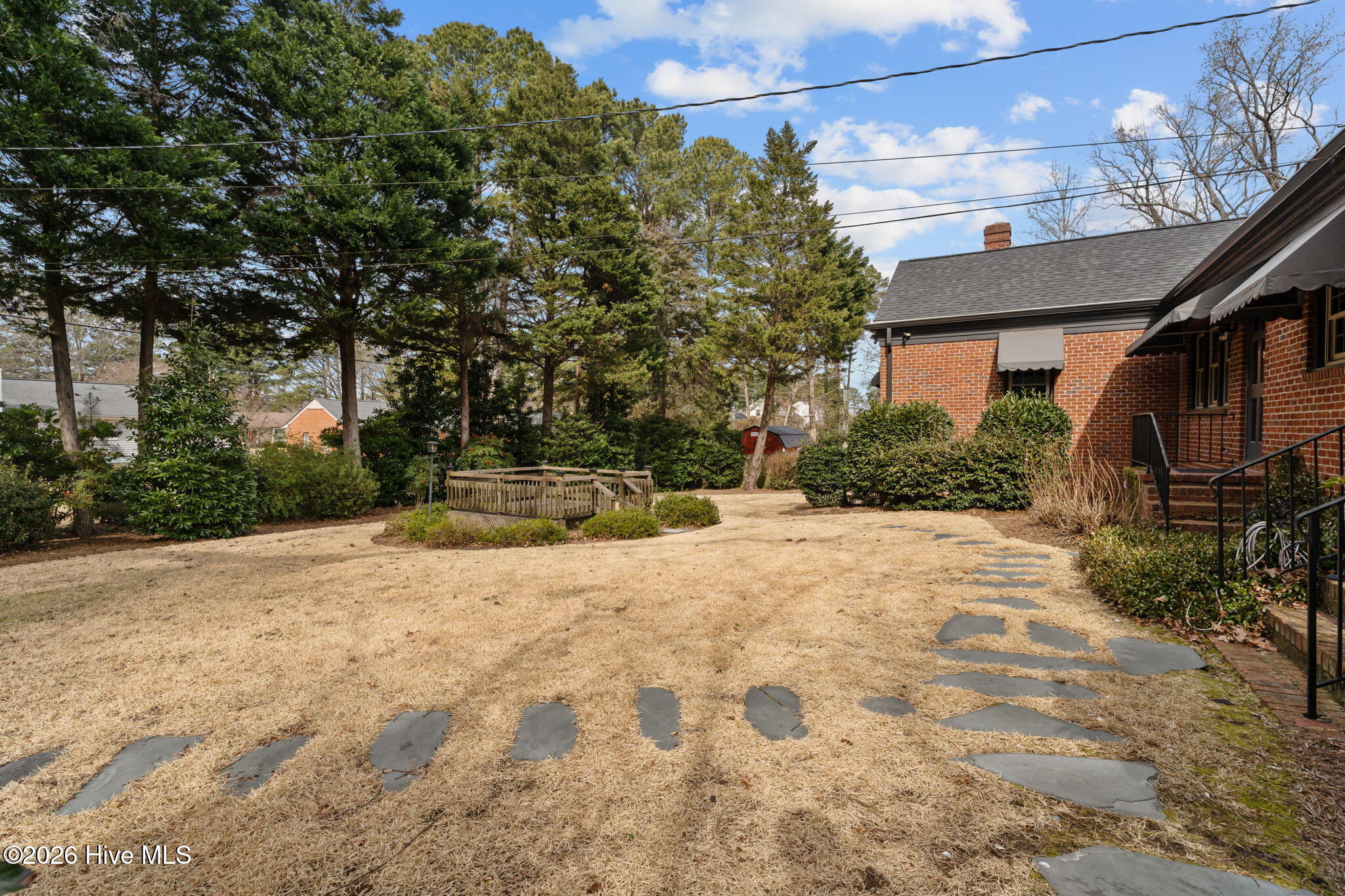 401 Brentwood Drive N