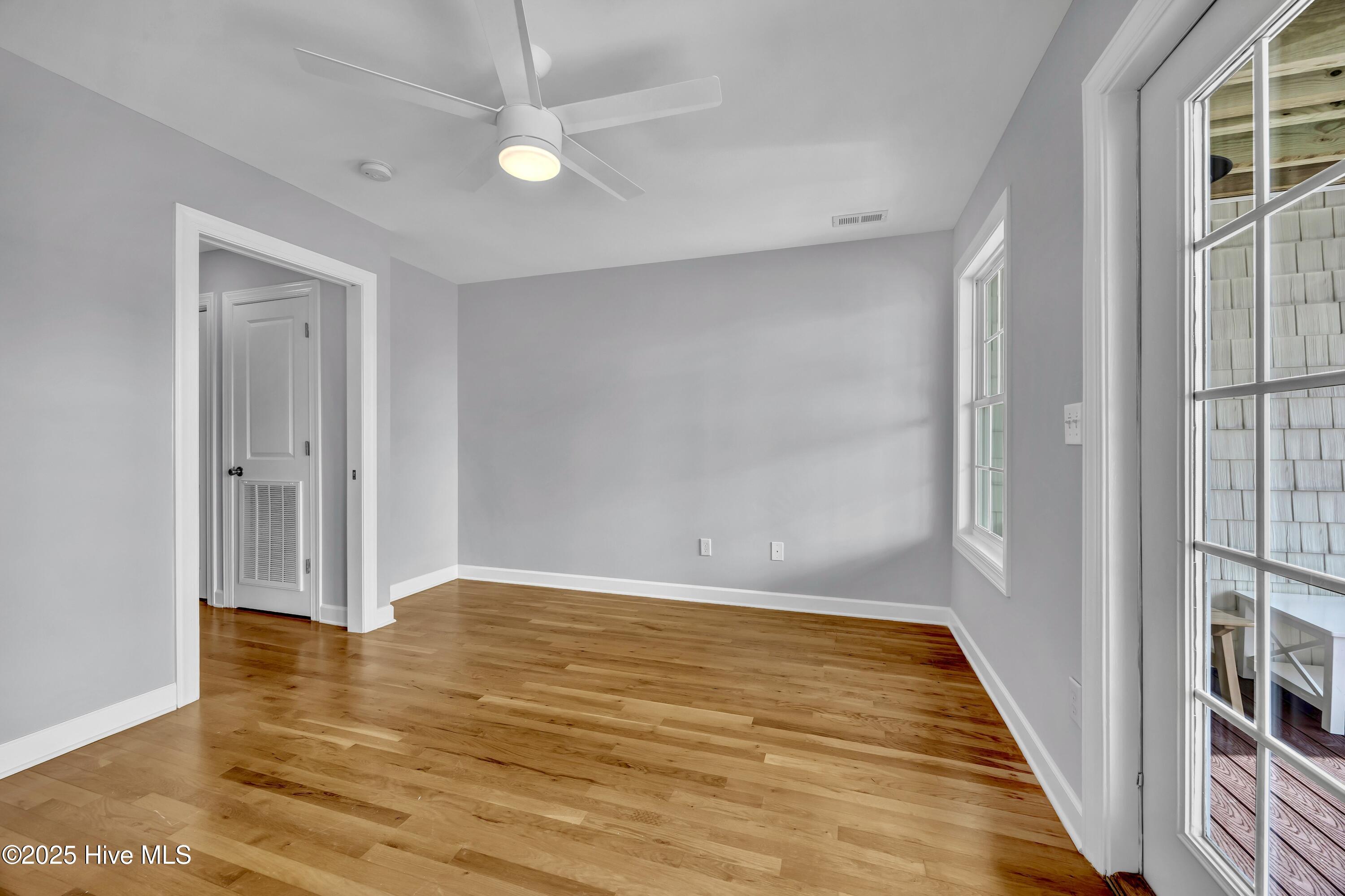 100523371 | Photo 32