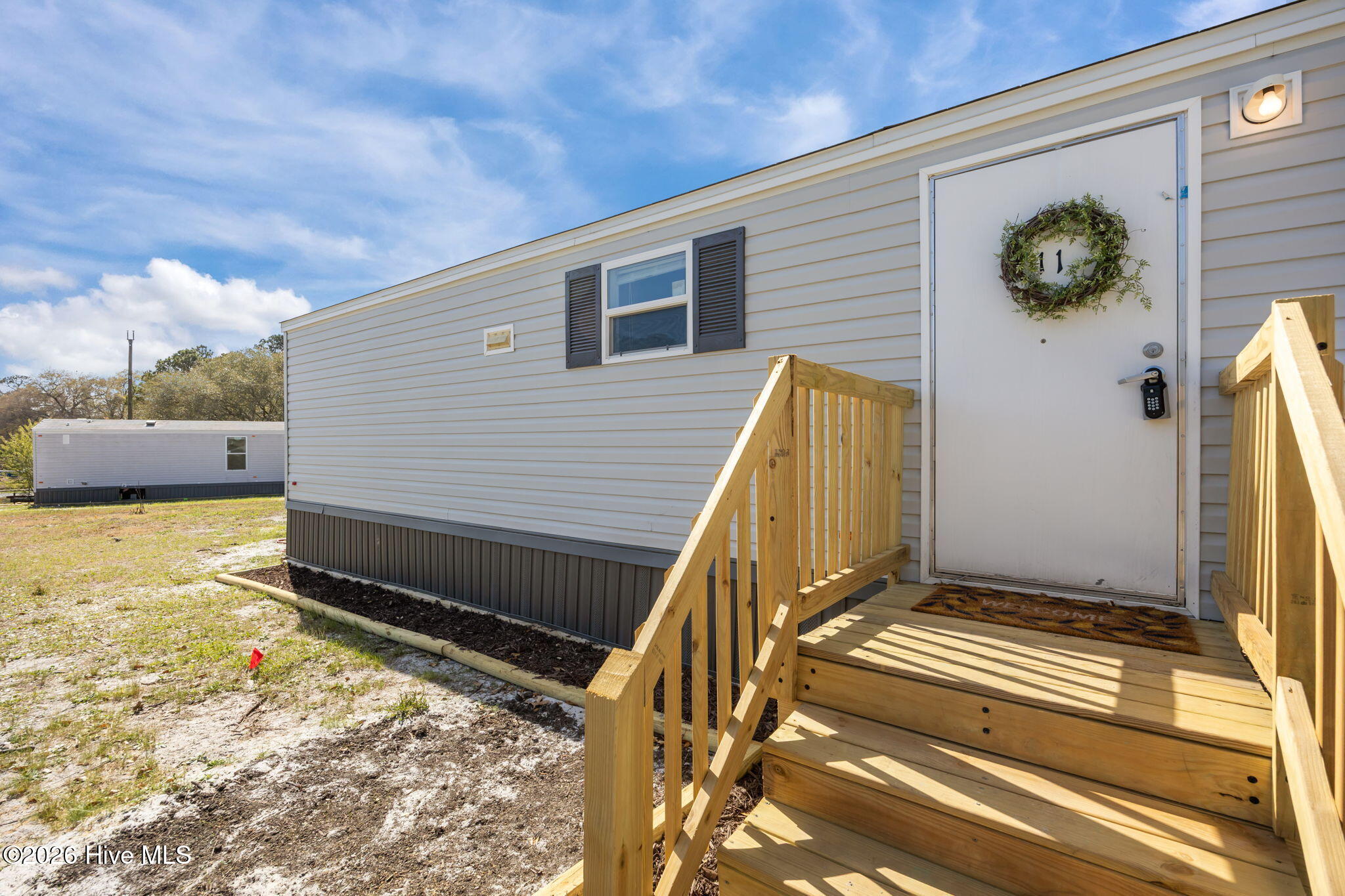 100567345 | Photo 22