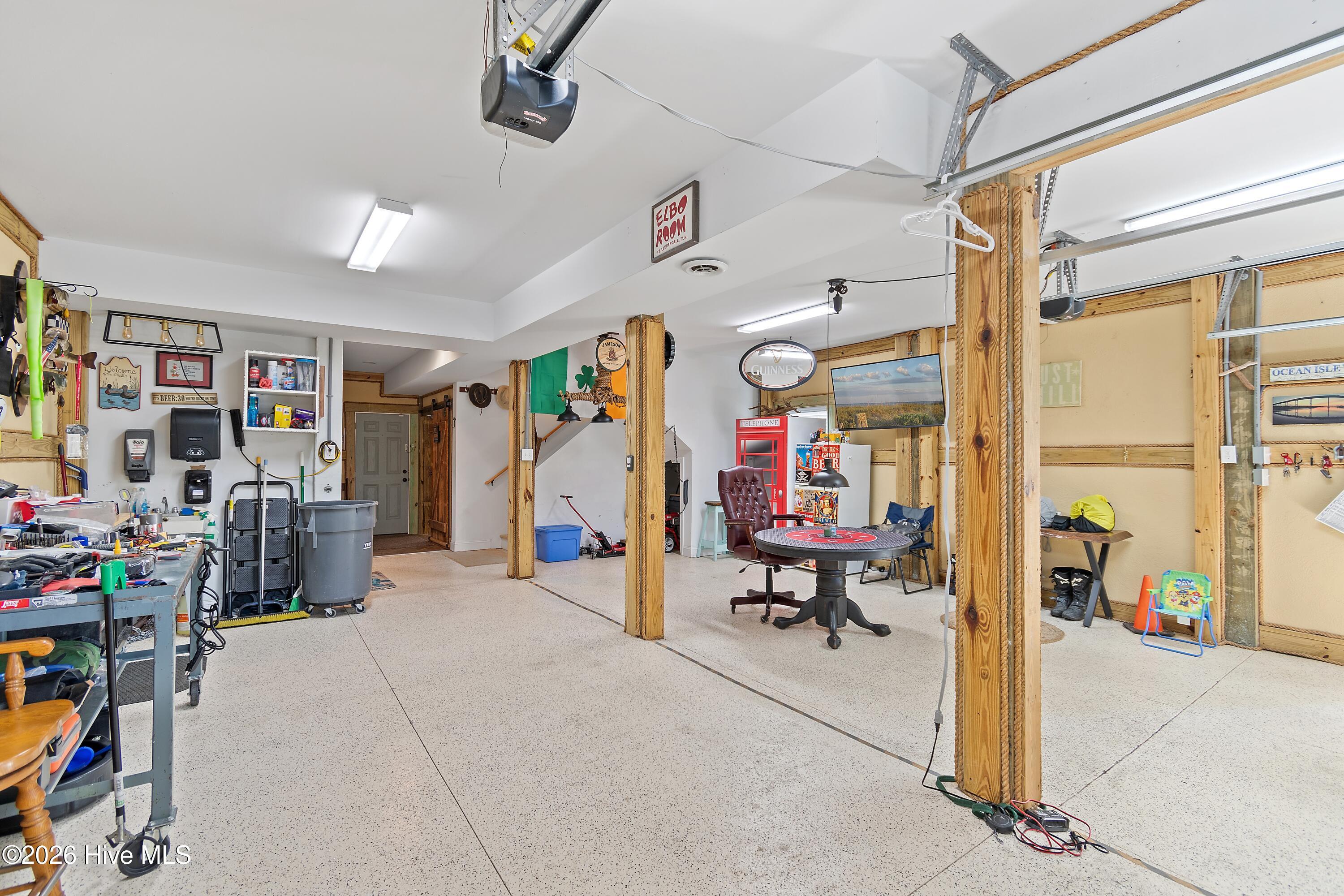 100558702 | Photo 59