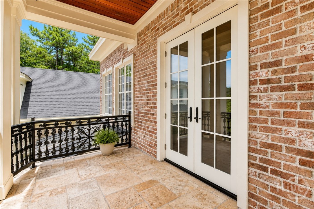Balcony off 2nd floor looking at driveway