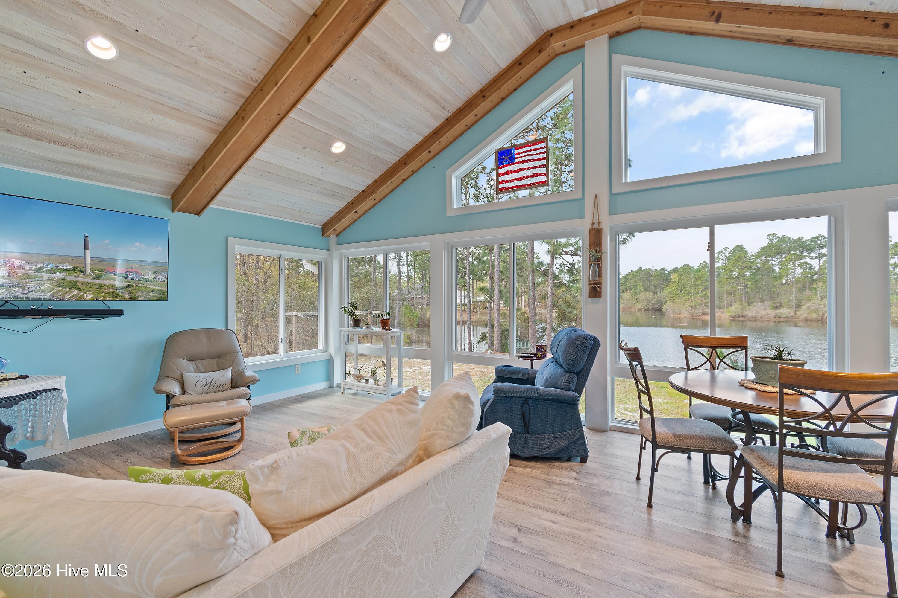 100564925 | Photo 12