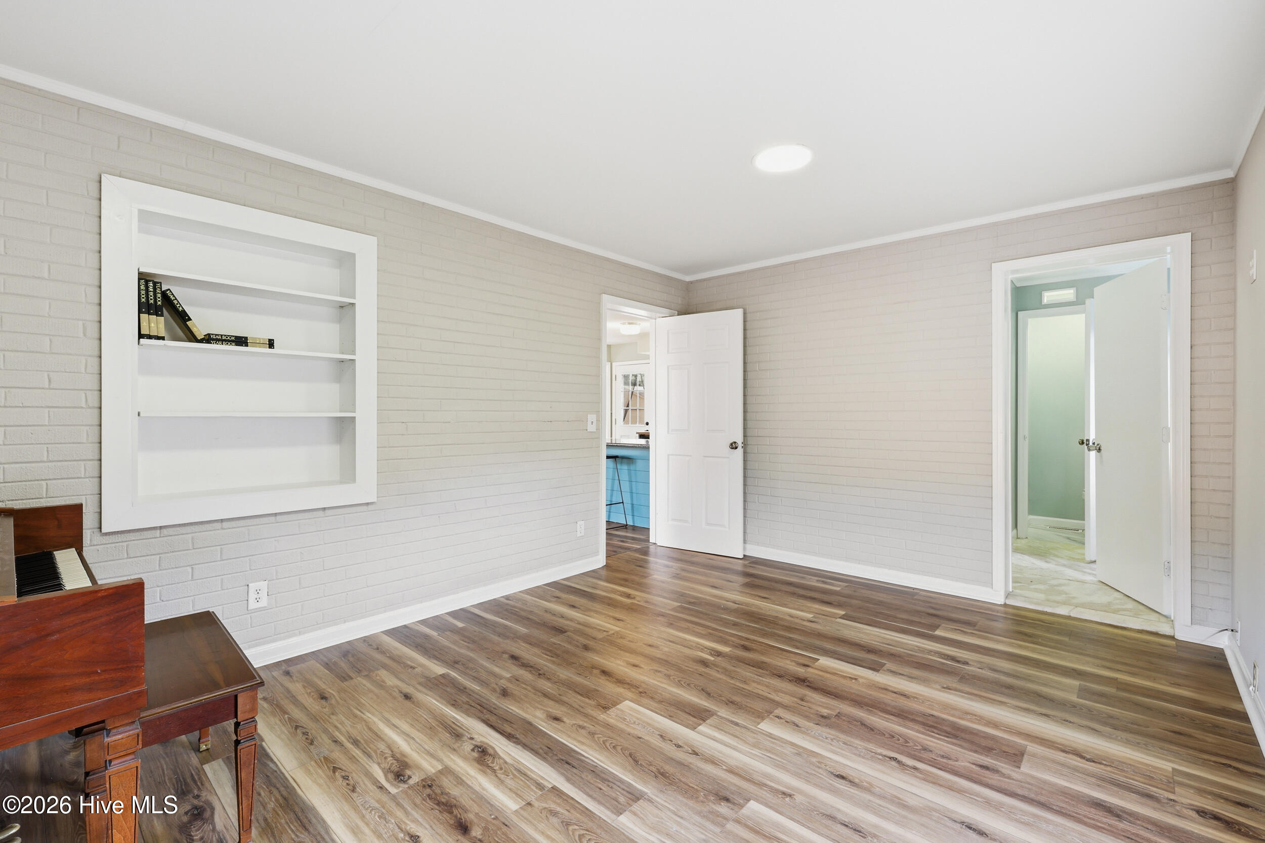 100540296 | Photo 14