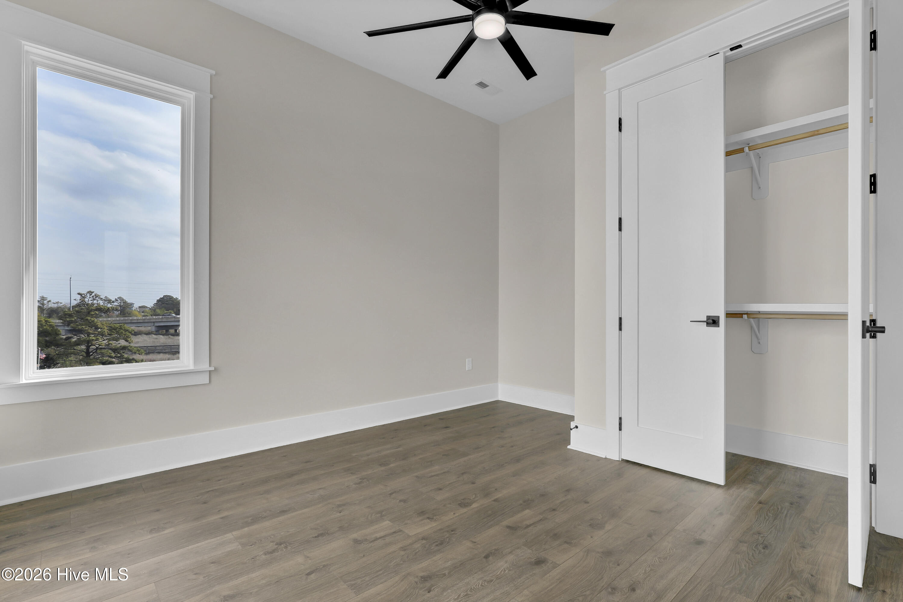 100556414 | Photo 45