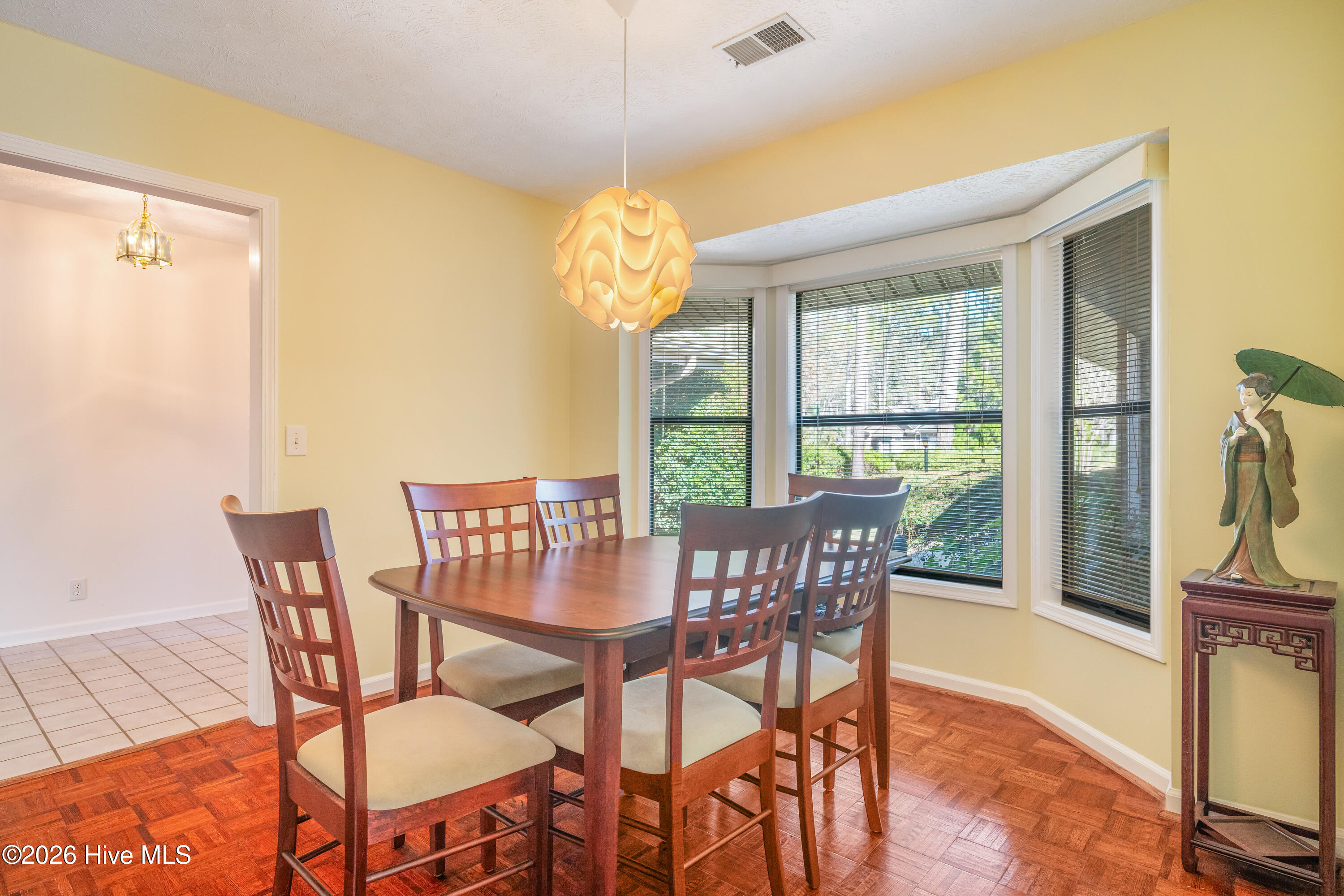 100563412 | Photo 18