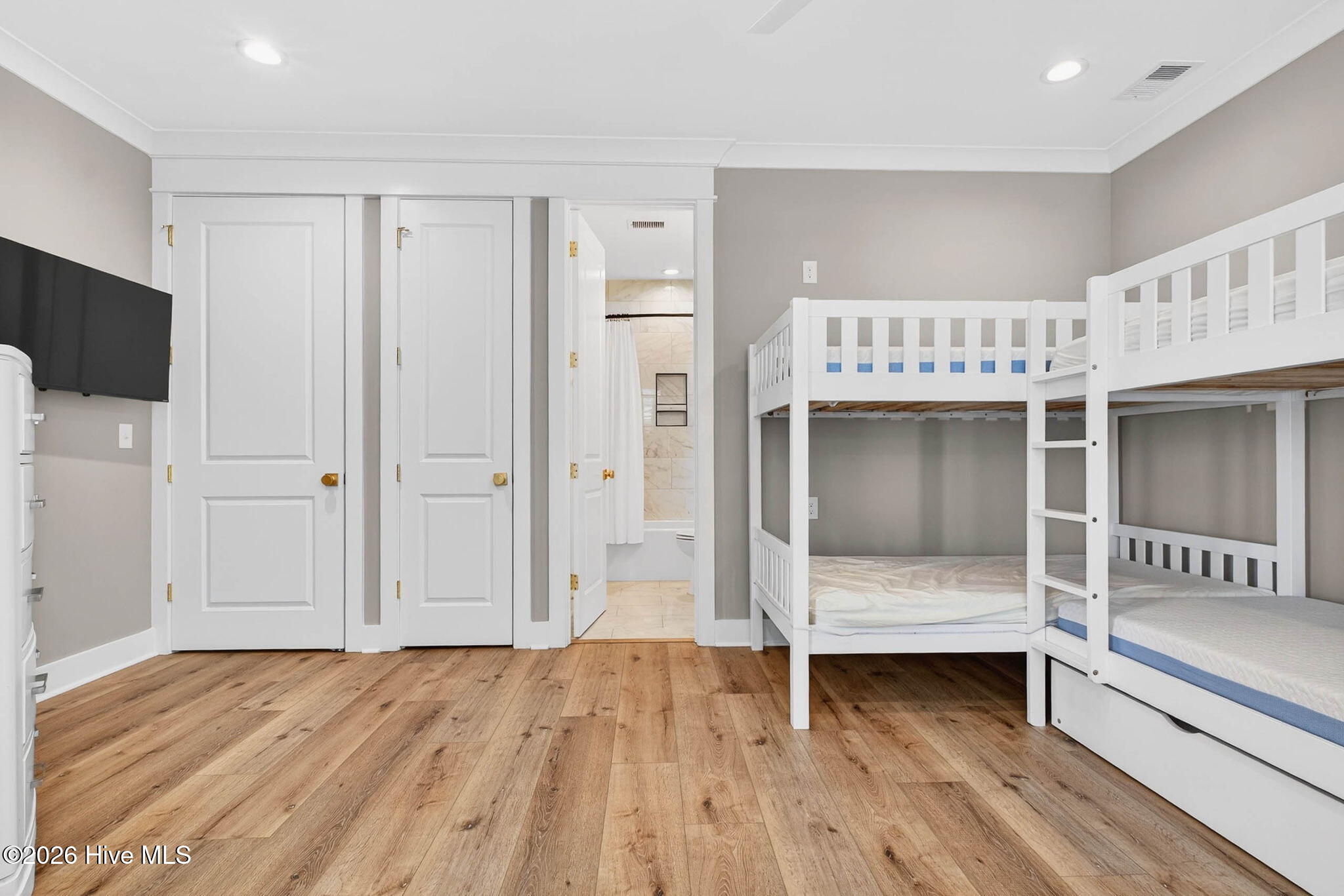 100560531 | Photo 27