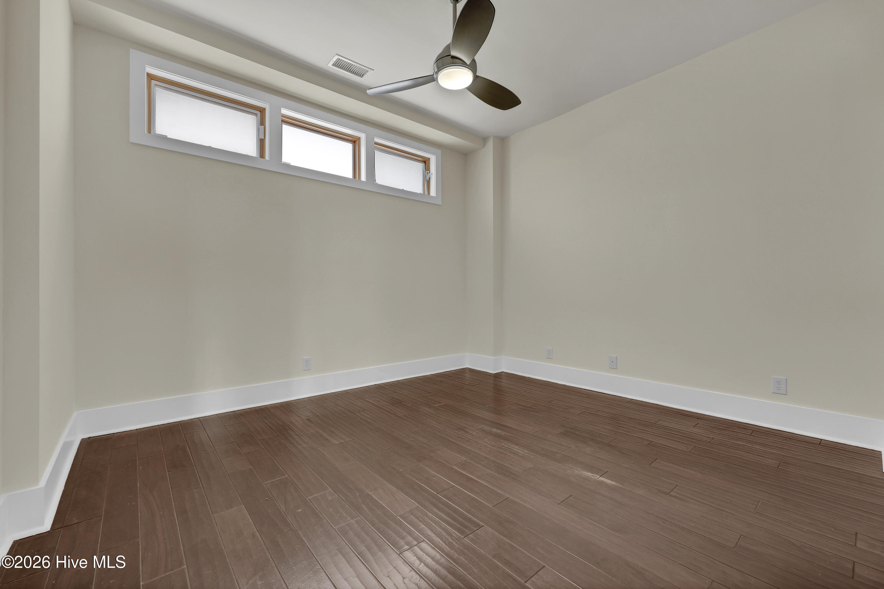 100566335 | Photo 22