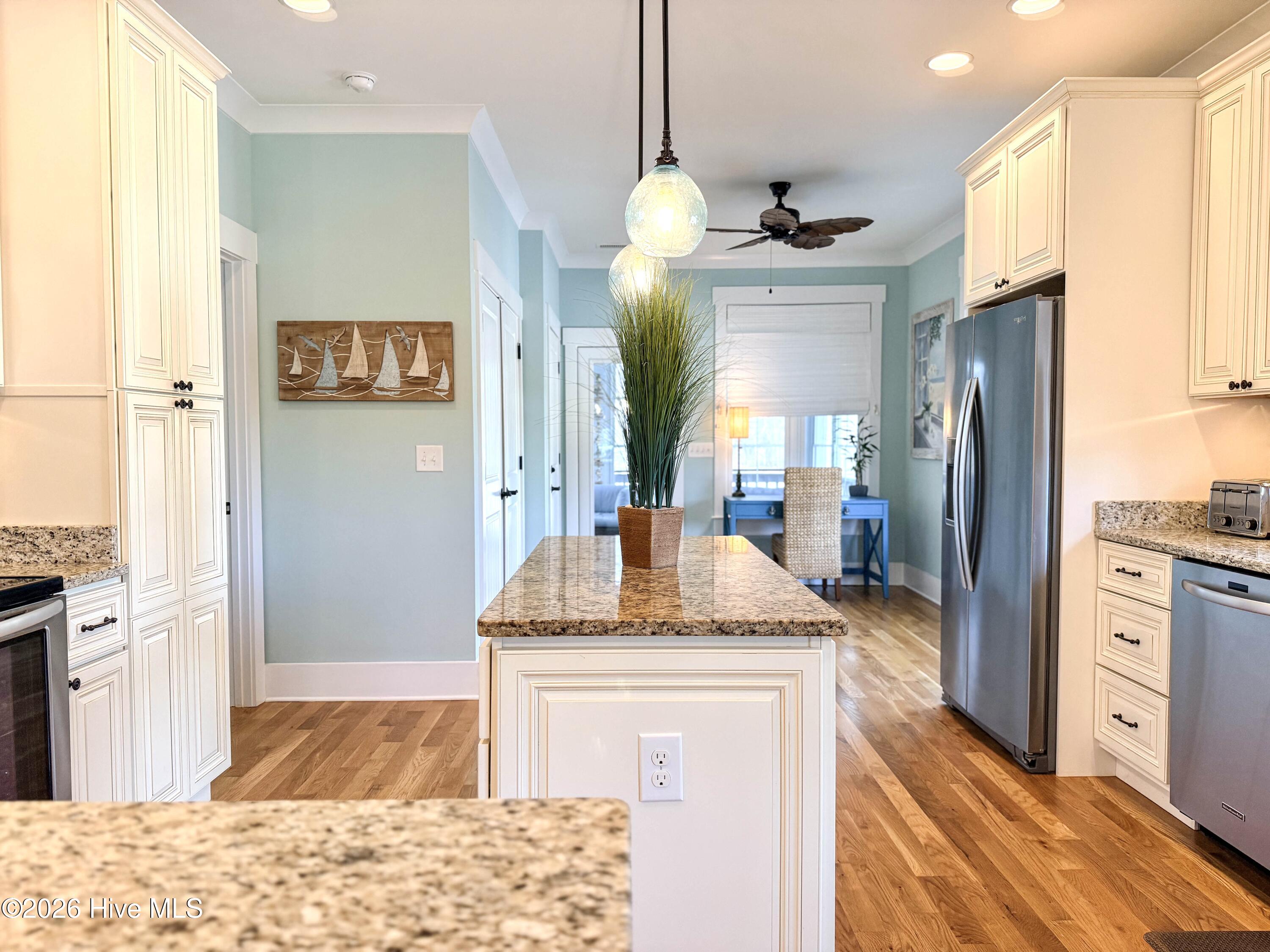 100548622 | Photo 23