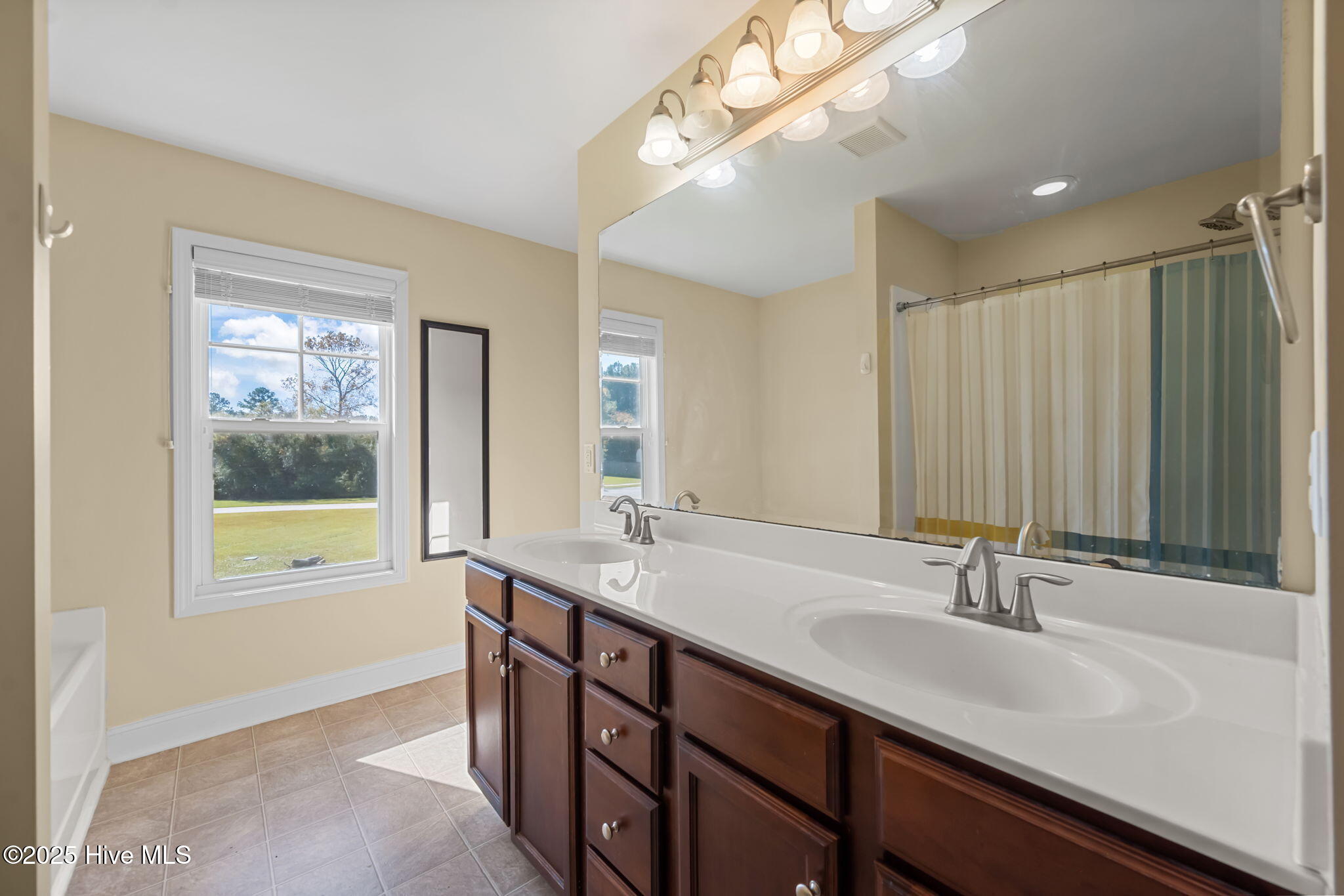 100540594 | Photo 17