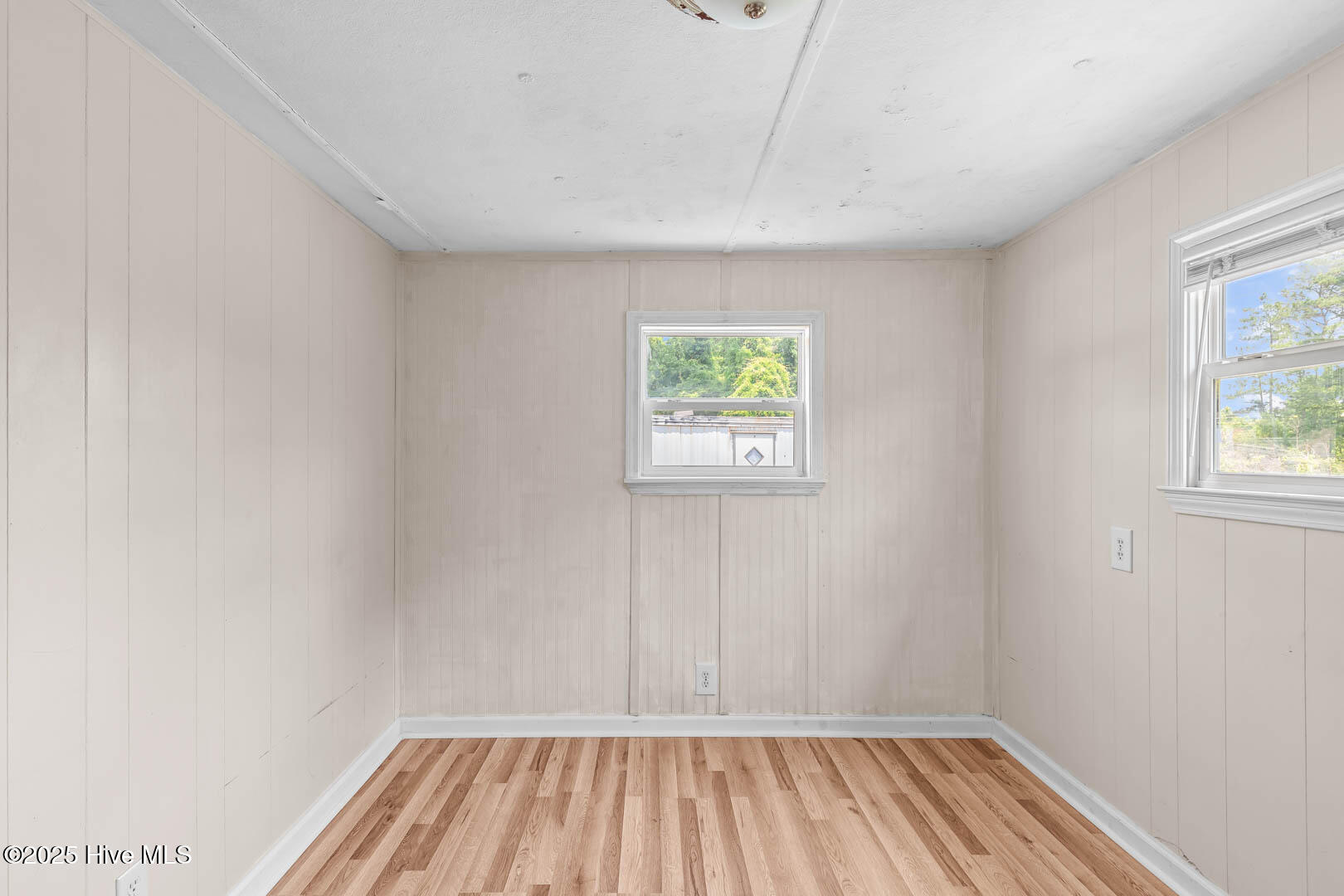 100557844 | Photo 19