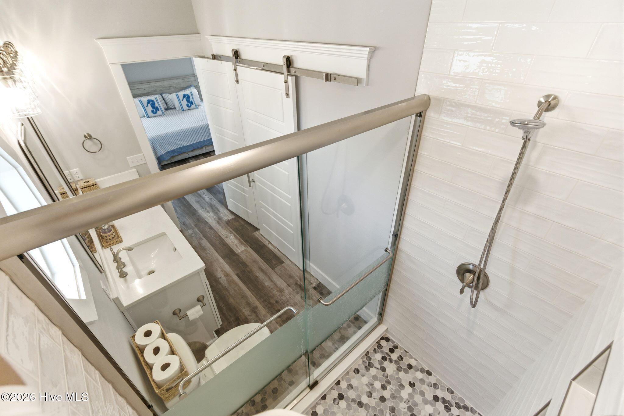 100570659 | Photo 26