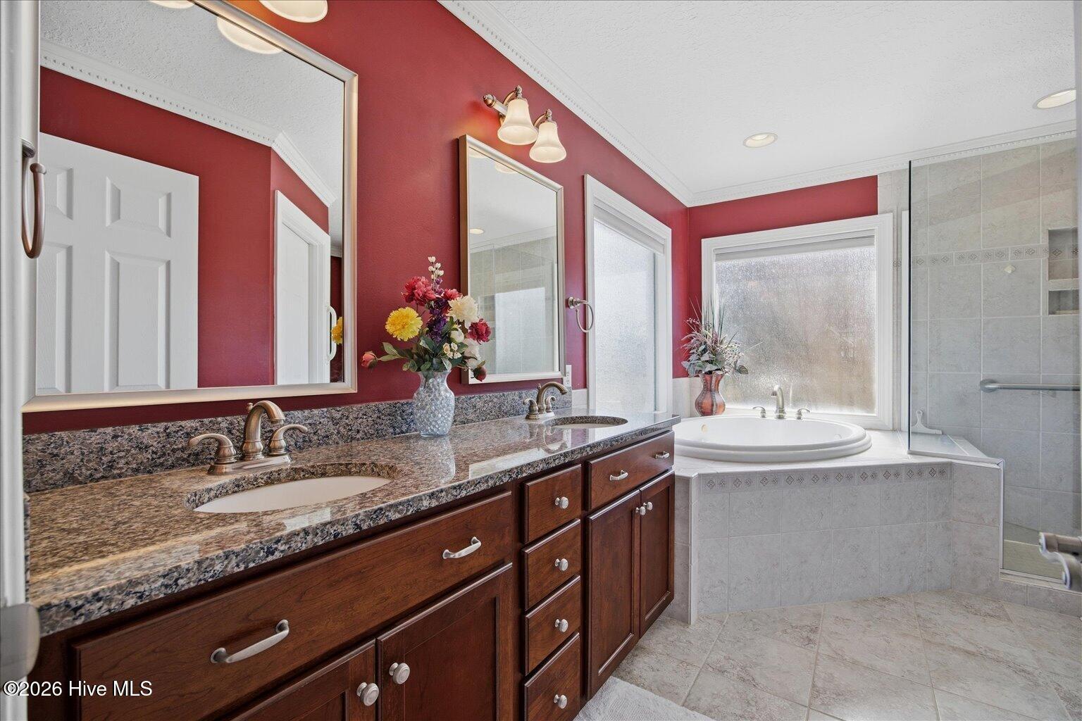 100560950 | Photo 25