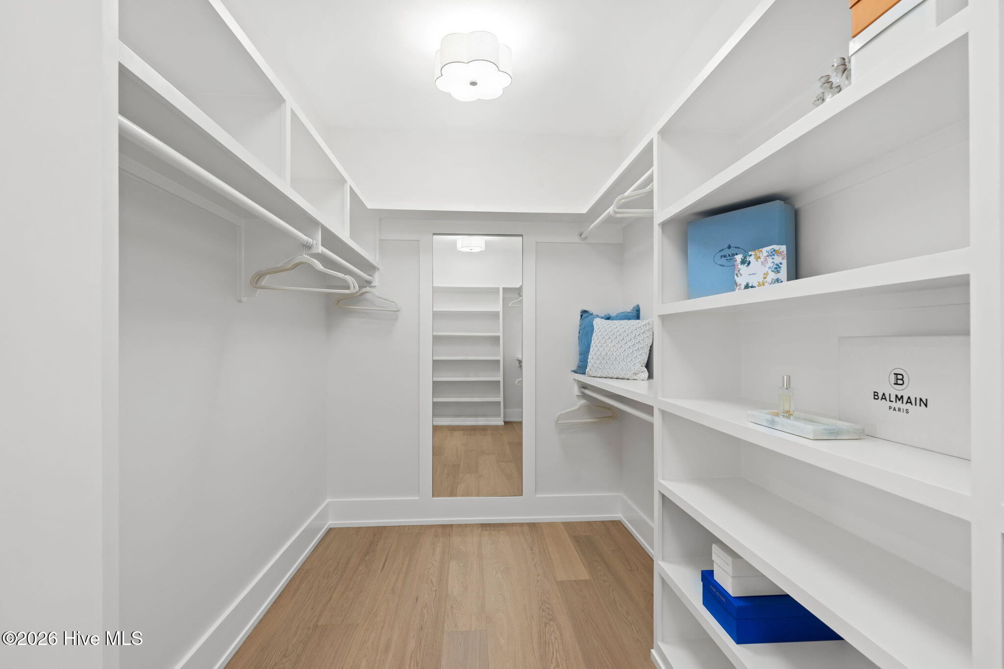 100568916 | Photo 32