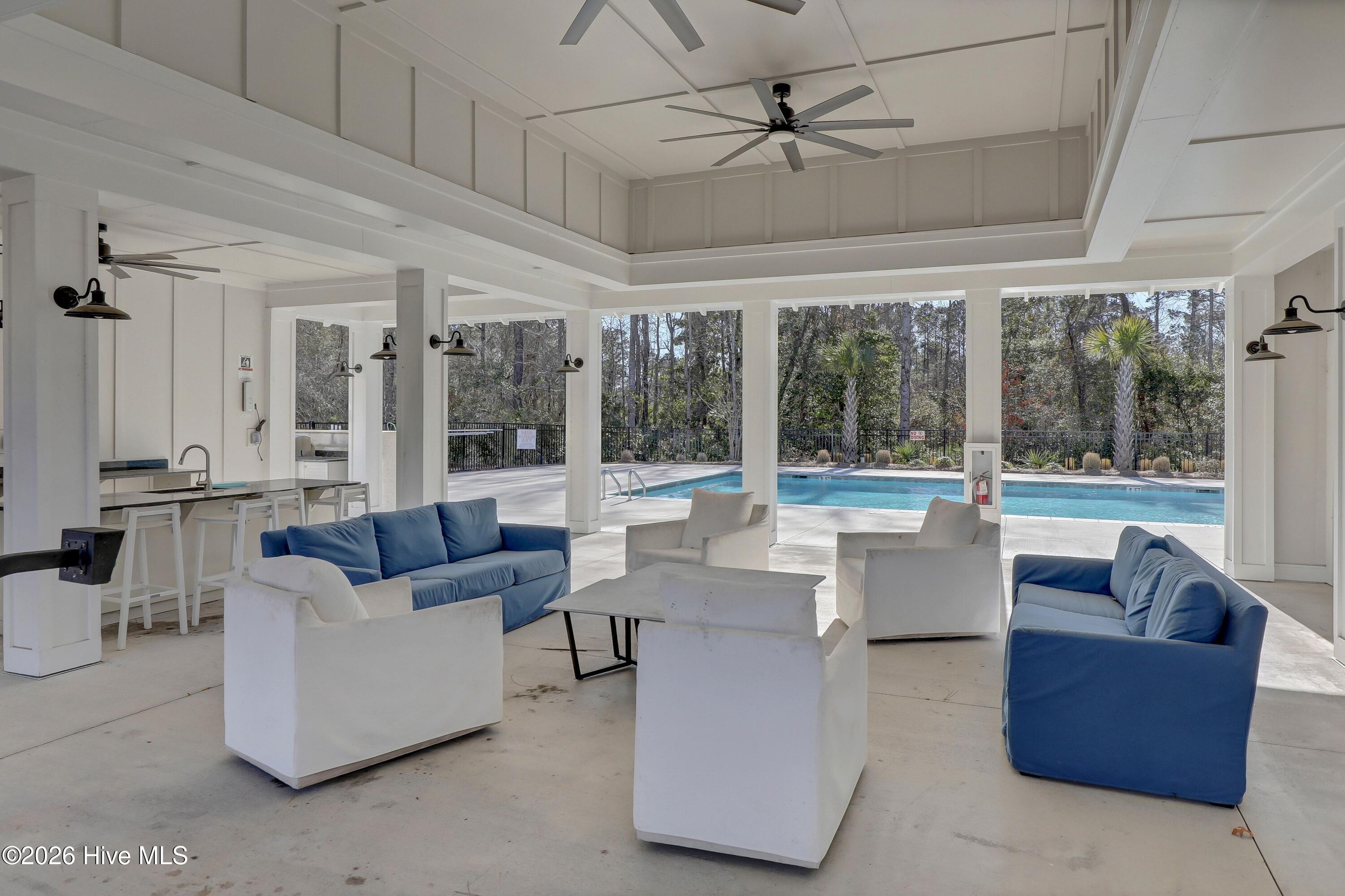 100562684 | Photo 71