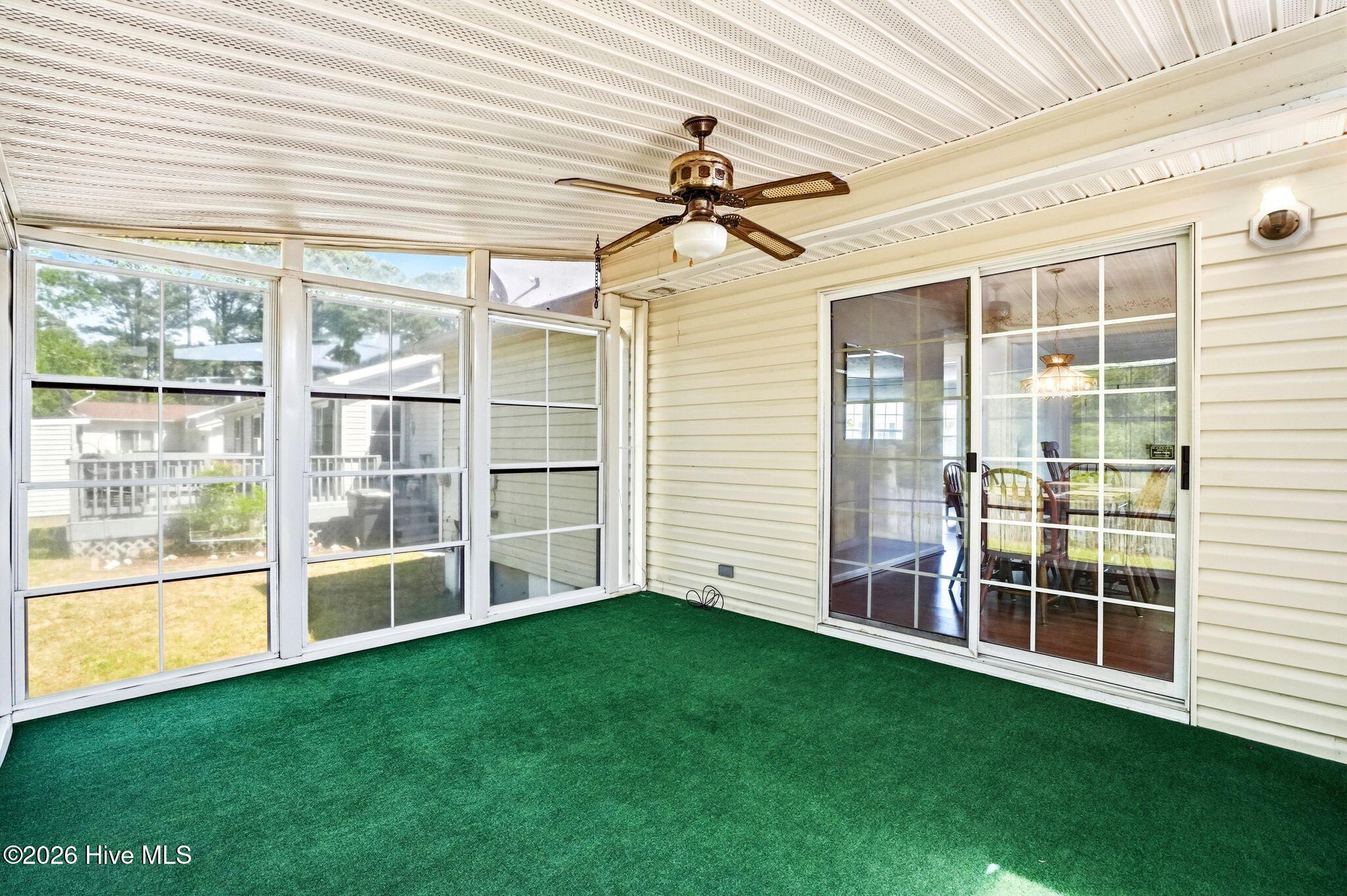 100567371 | Photo 49