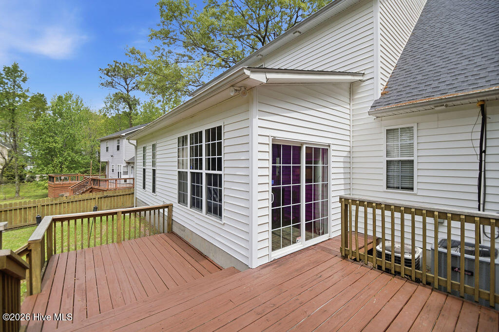 100565606 | Photo 67