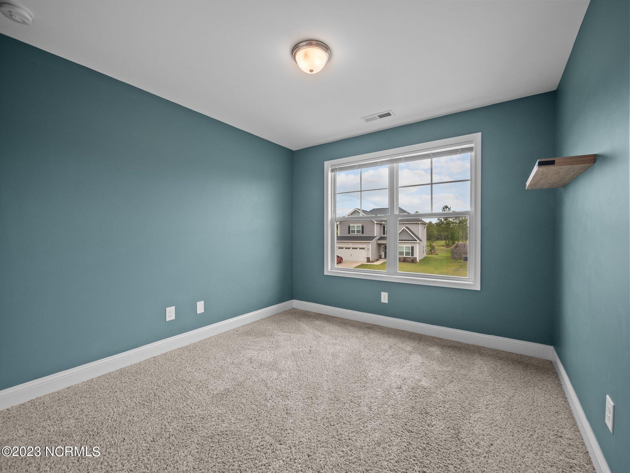 100553383 | Photo 40