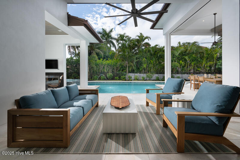 100514349 | Photo 11