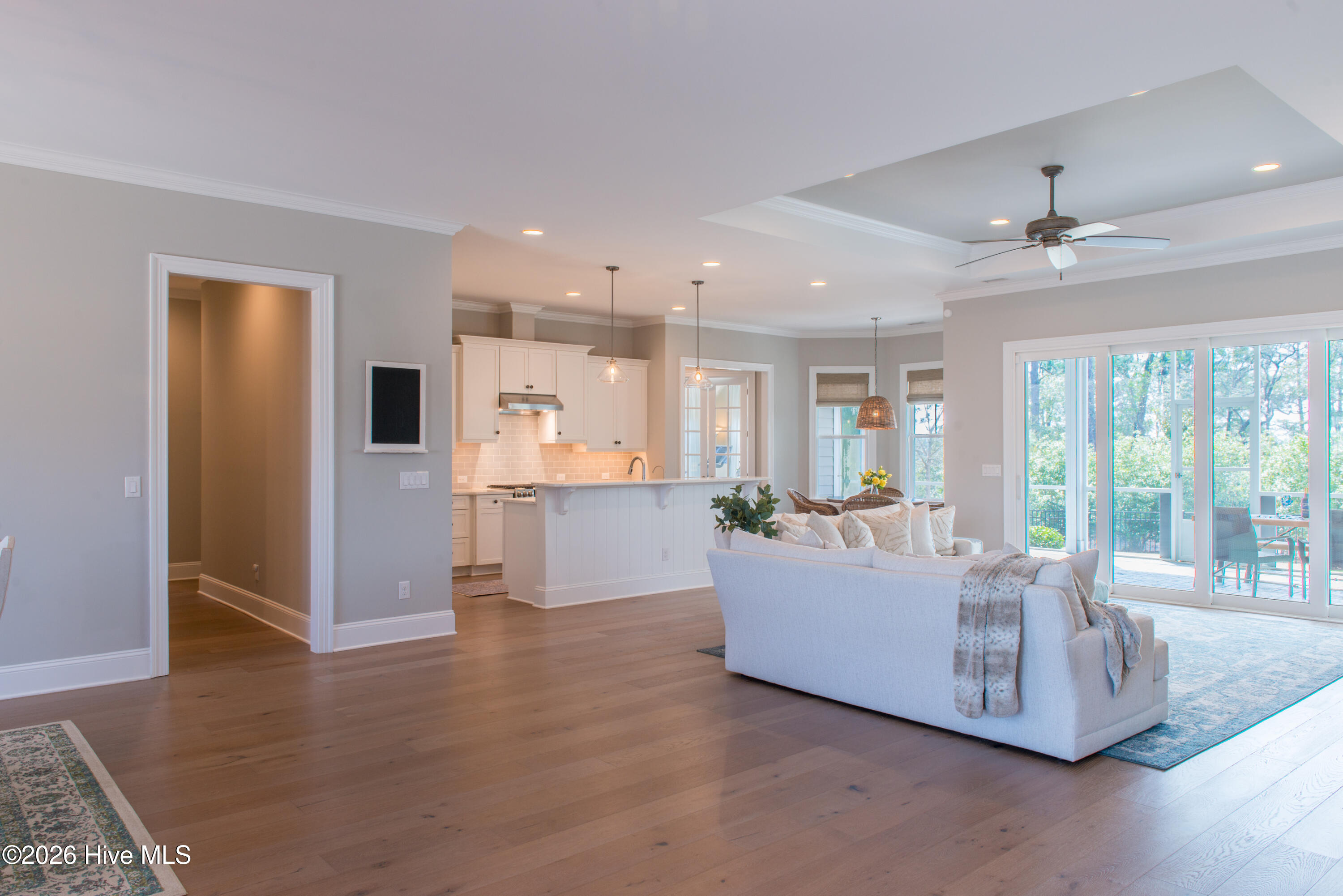 100560299 | Photo 17