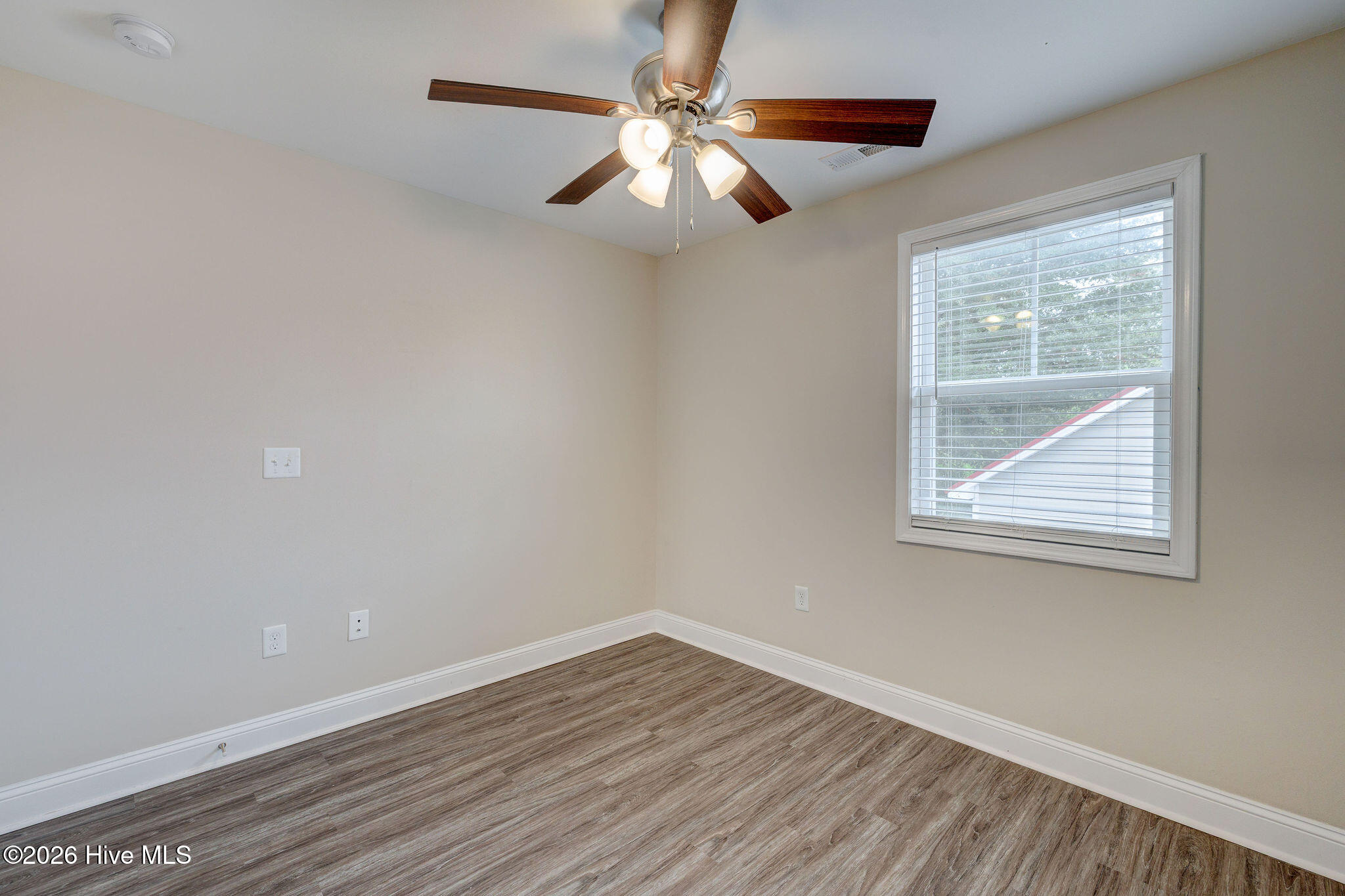 100562693 | Photo 25