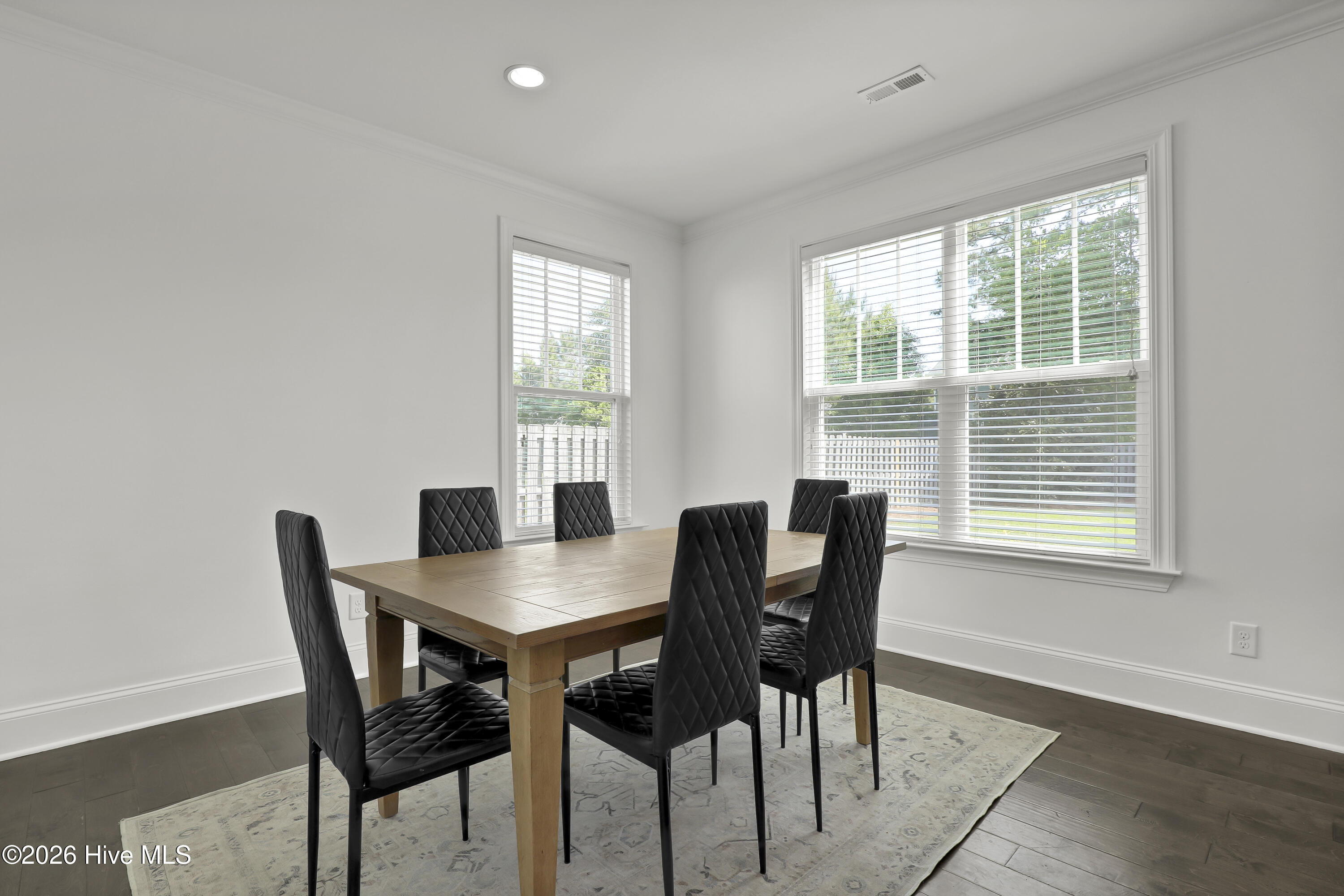 100569248 | Photo 18