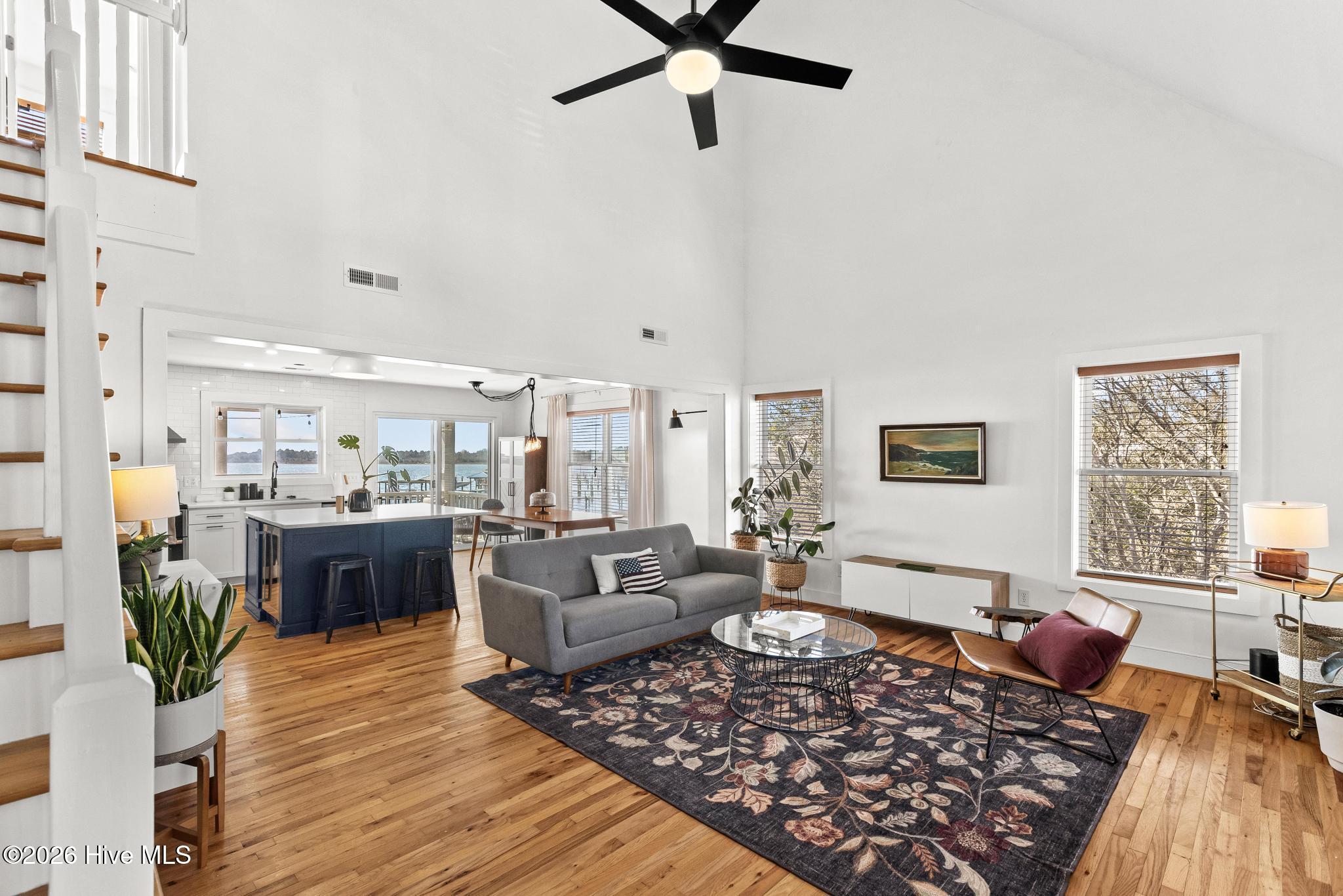 100557619 | Photo 10