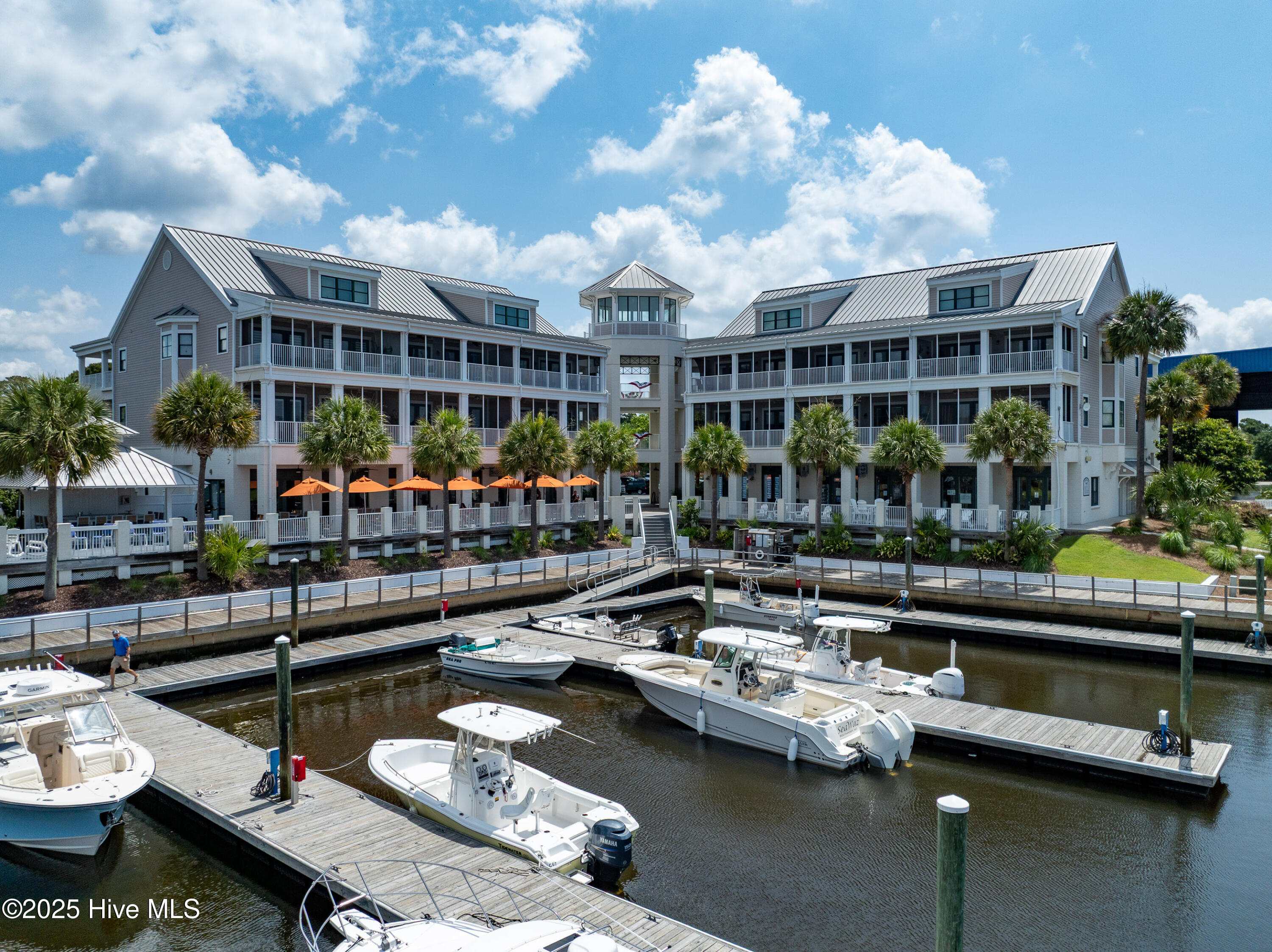 100543771 | Photo 76