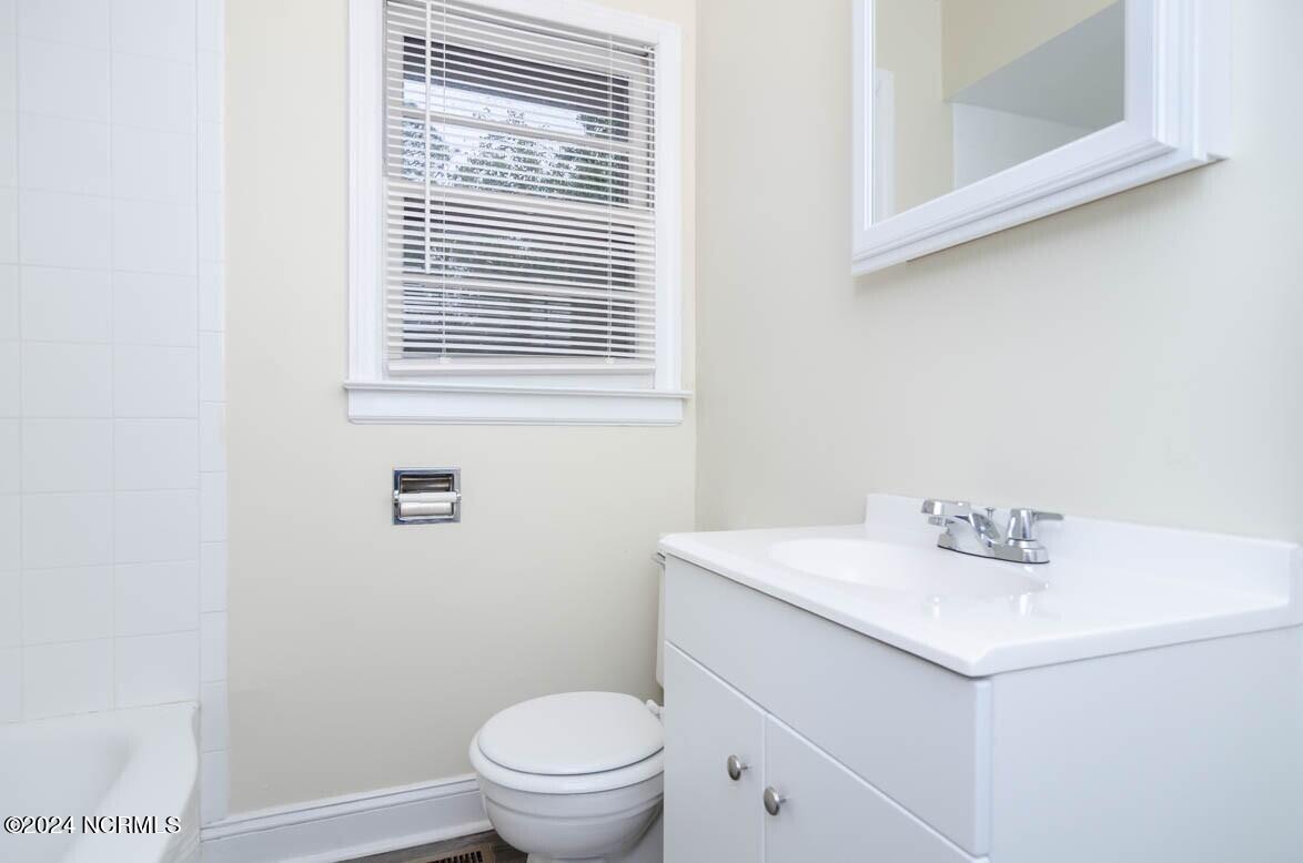 100563929 | Photo 16