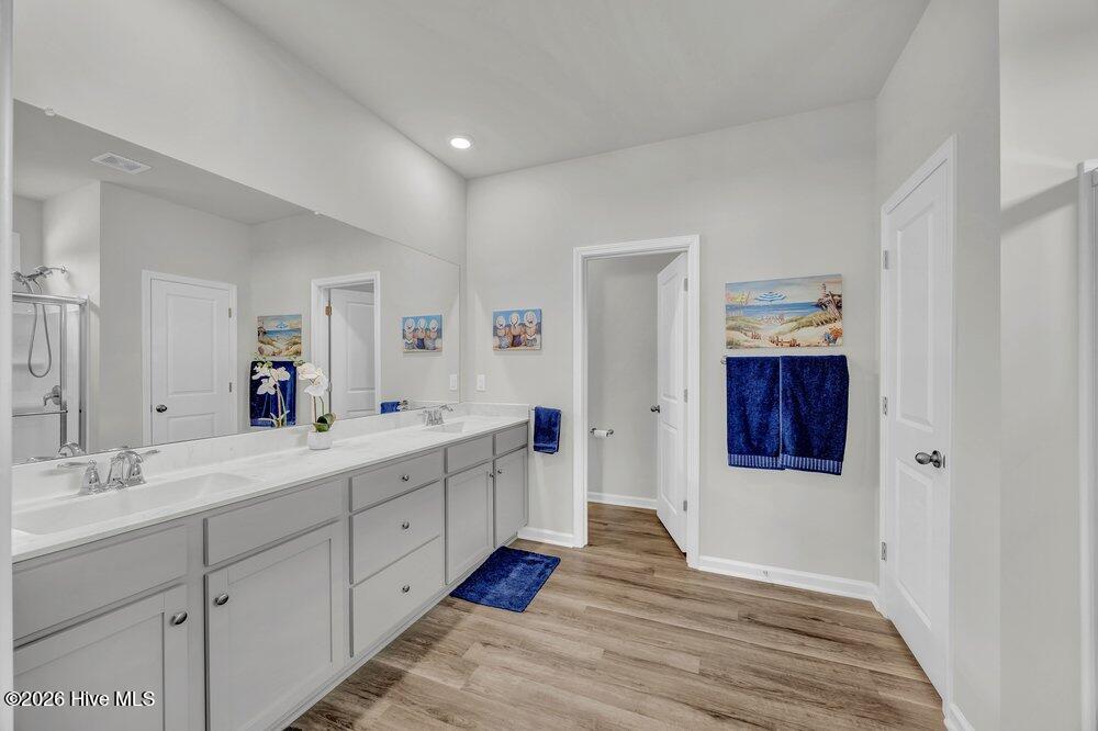 100561956 | Photo 15