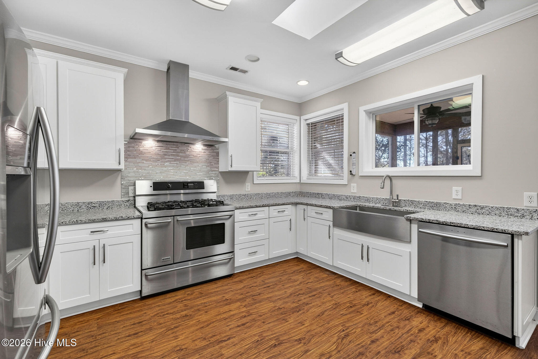 100549331 | Photo 33