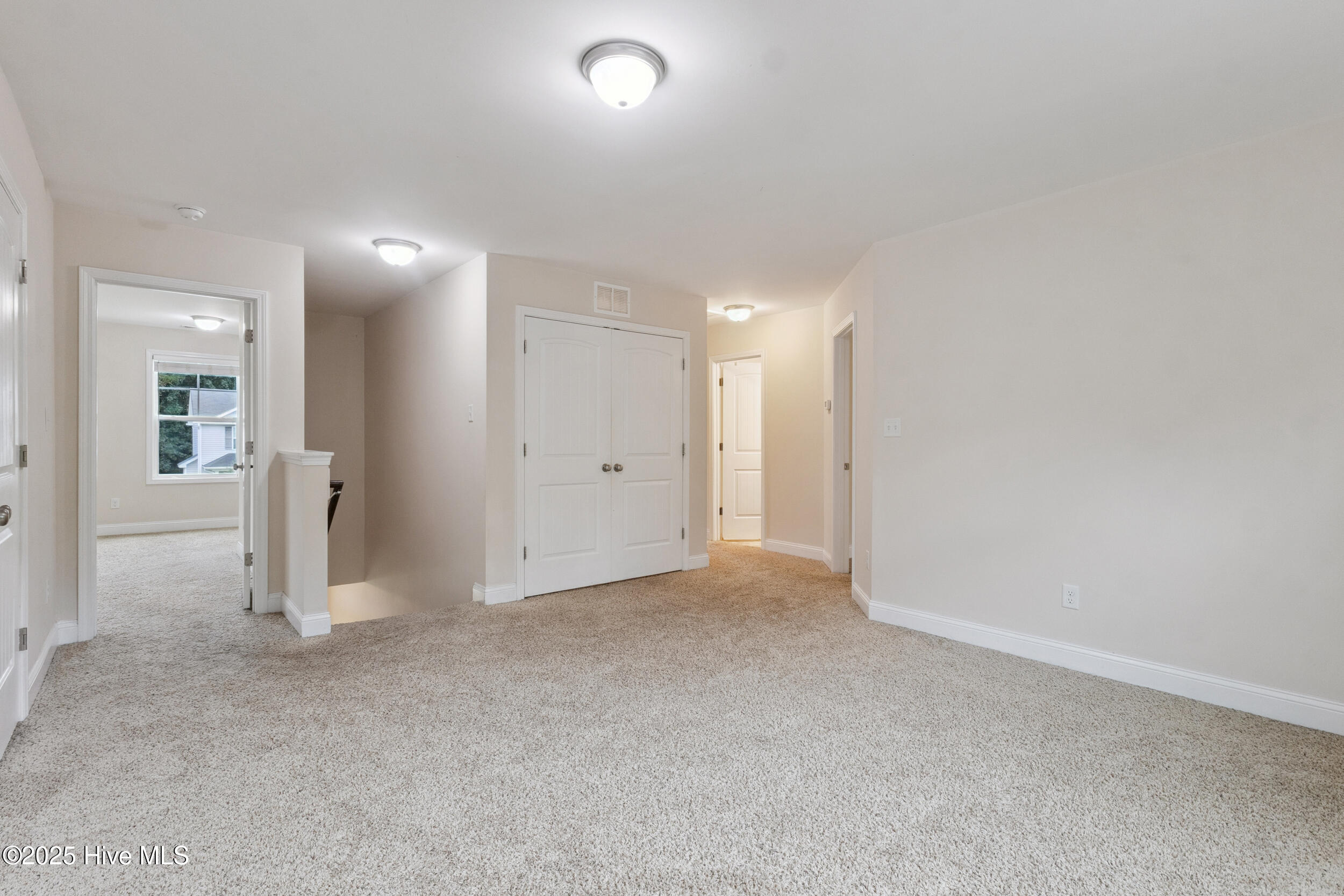 100521845 | Photo 22