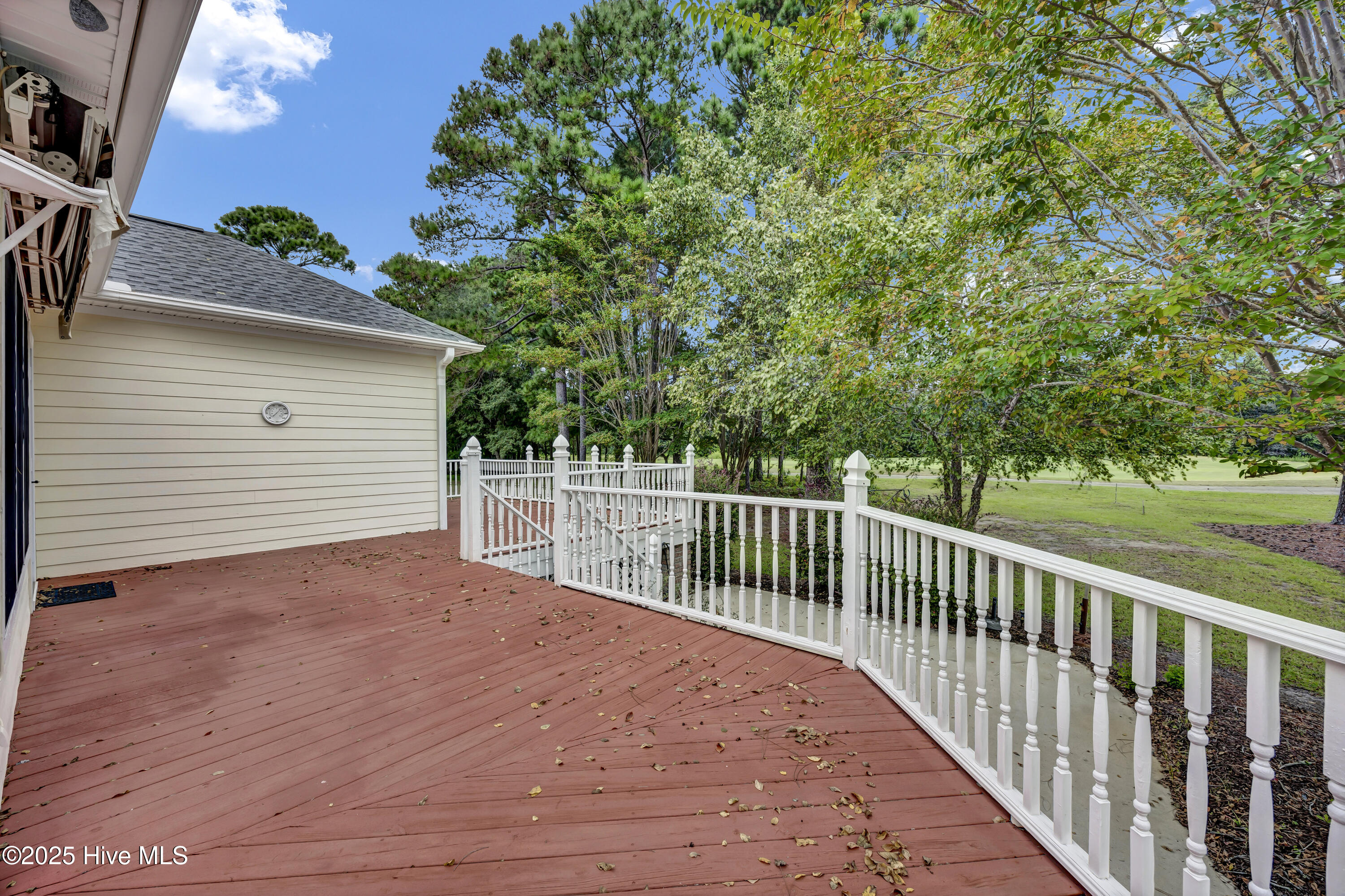 100530191 | Photo 28