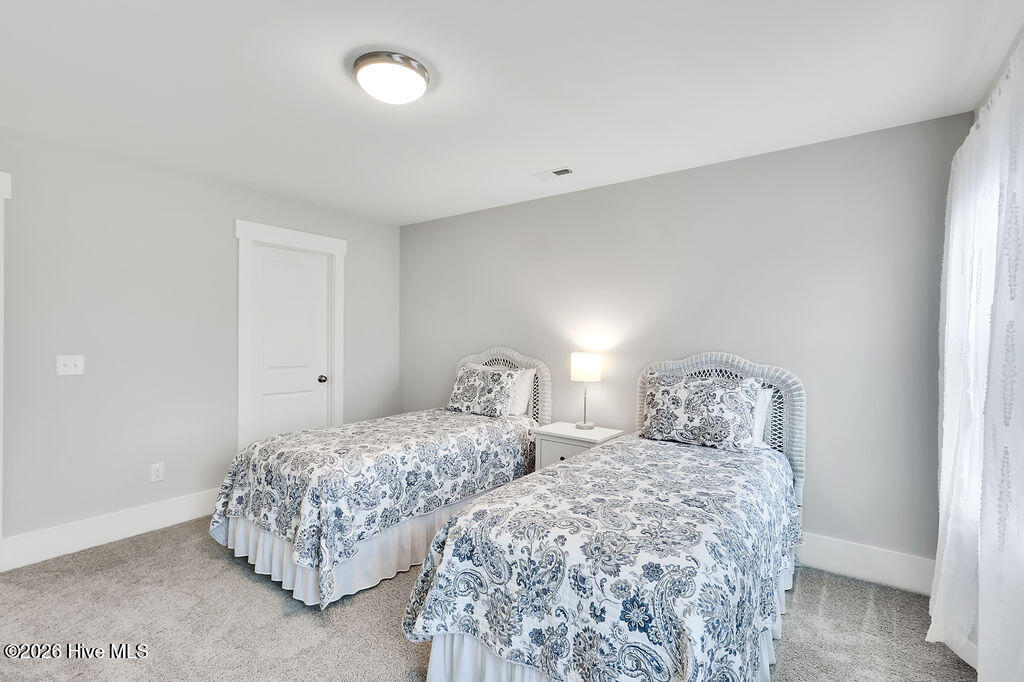 100549717 | Photo 27