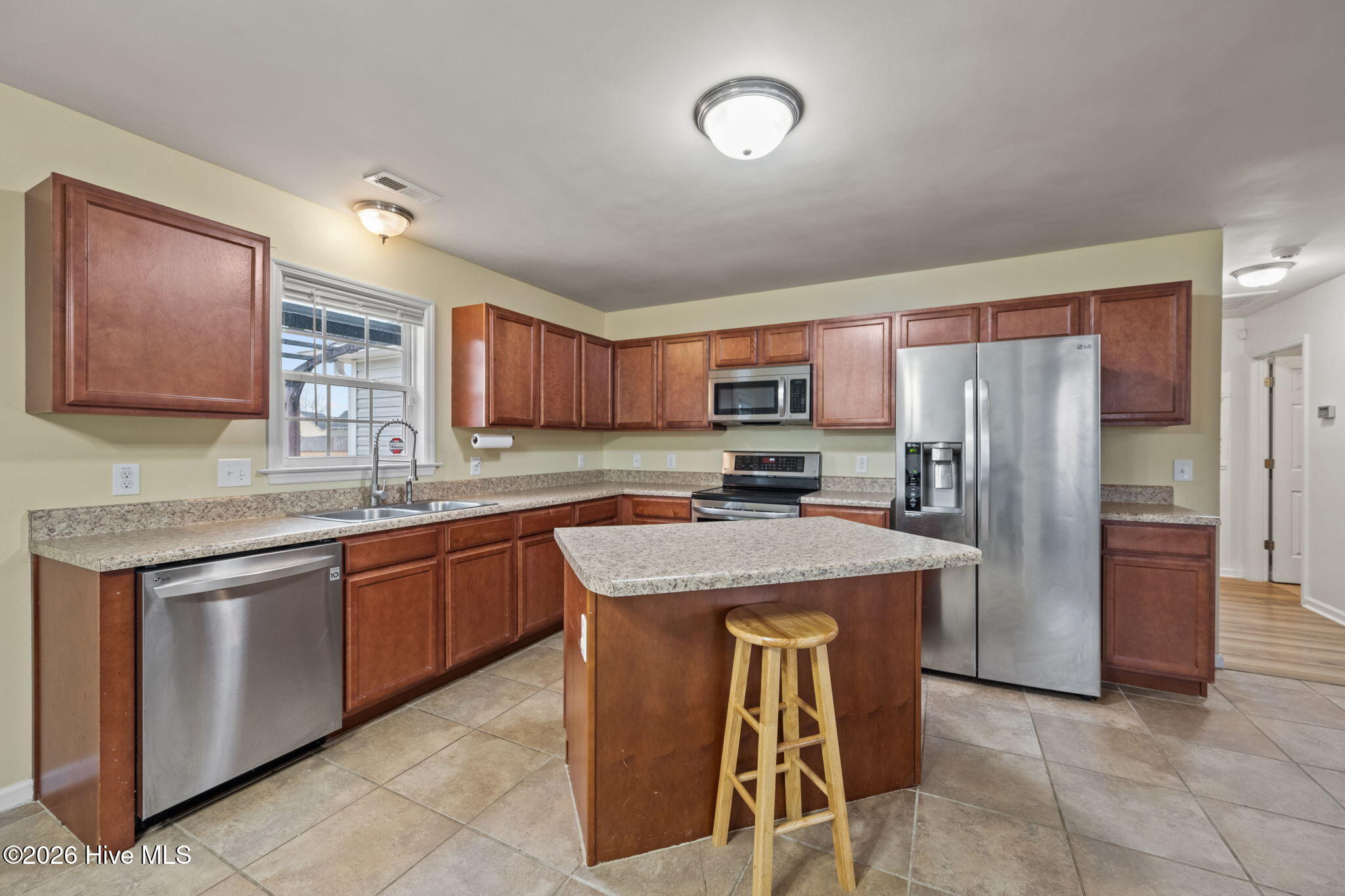 100554130 | Photo 16