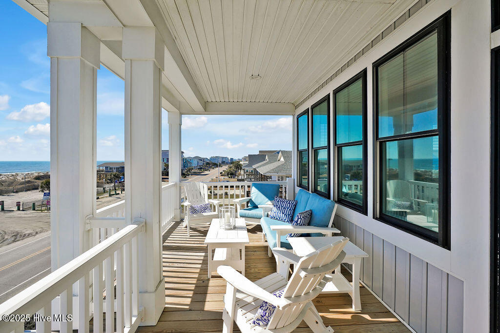 100541995 | Photo 35