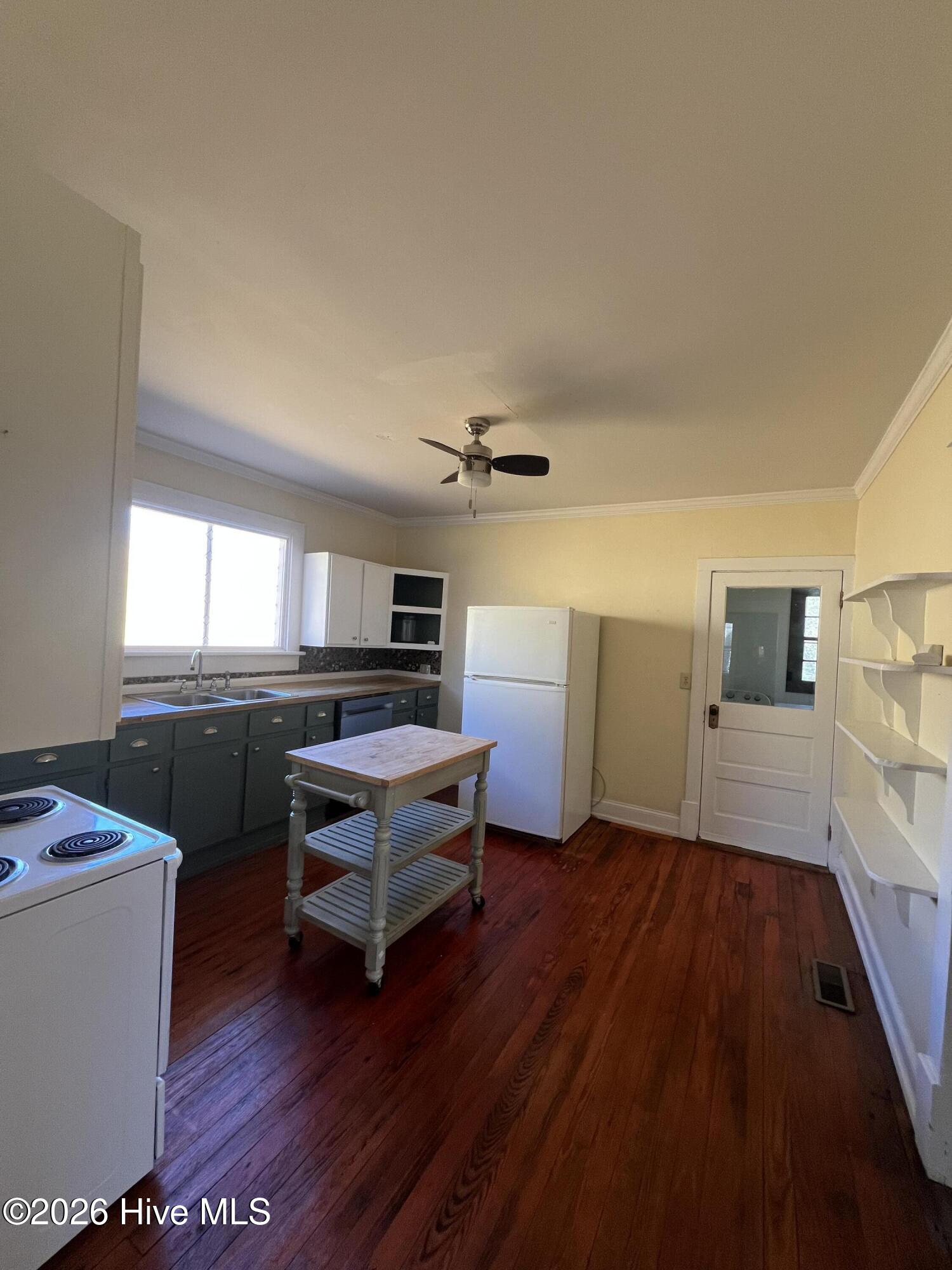 915 Saint David Street