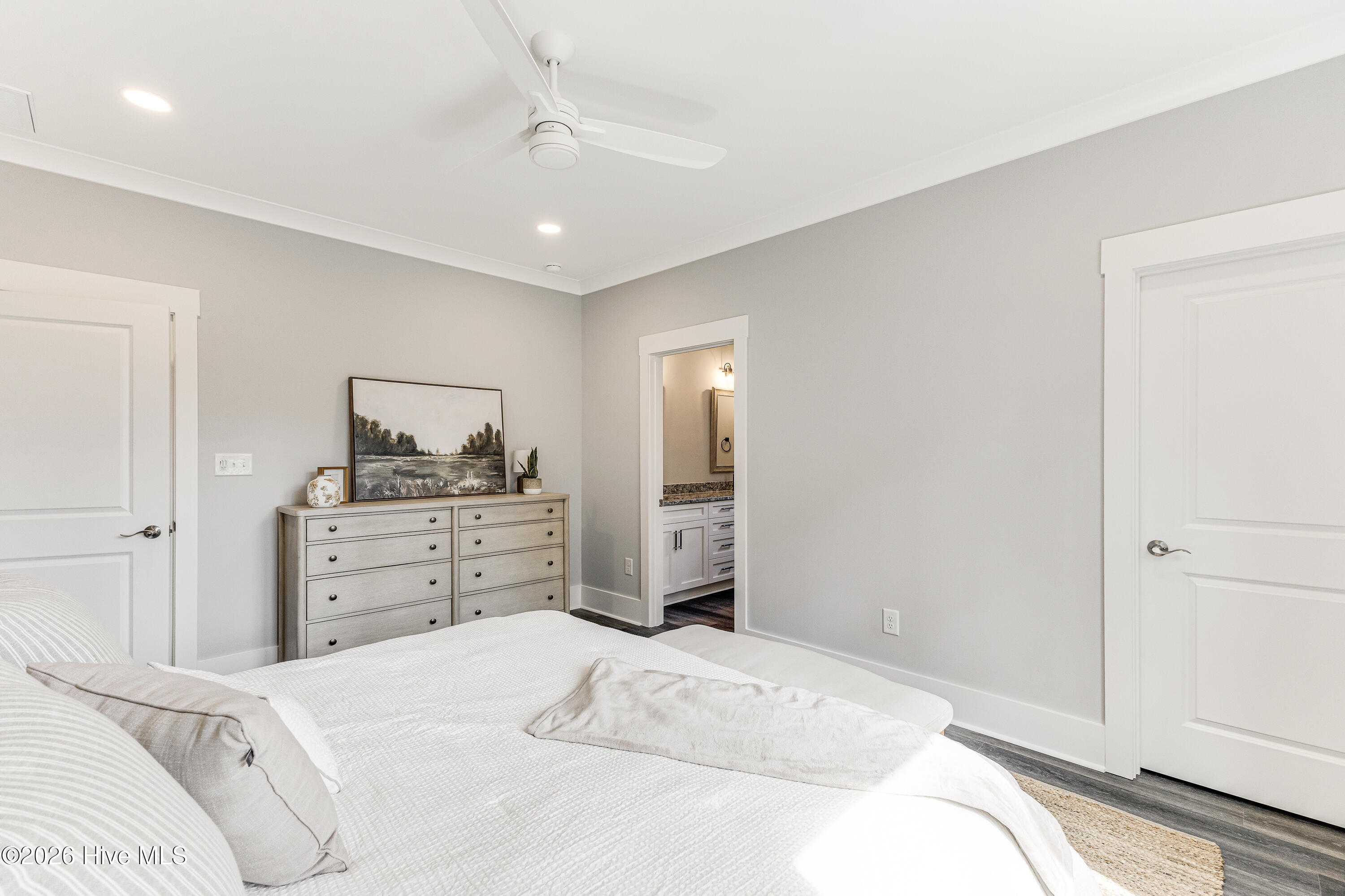 100523019 | Photo 18