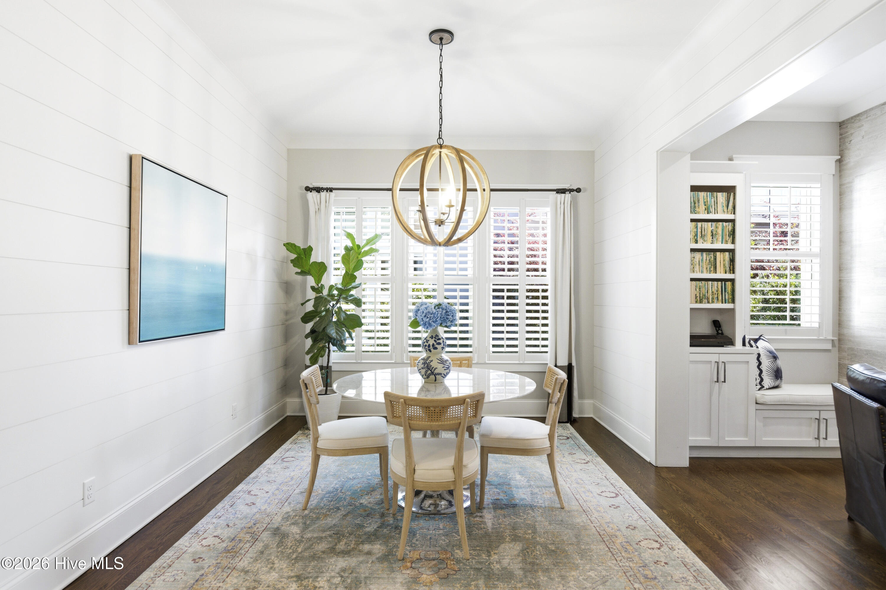 100562108 | Photo 23