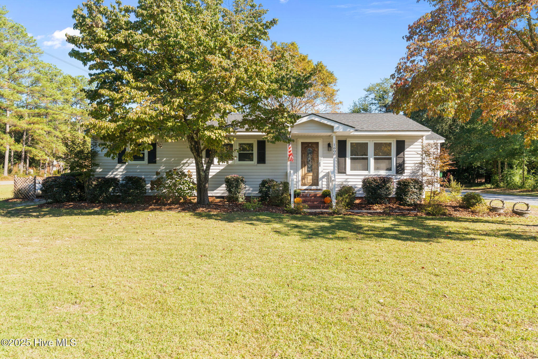 Homes for sale in Aberdeen, NC | 1608 Crest Dr, Aberdeen, NC 28315 | MLS# 100535756