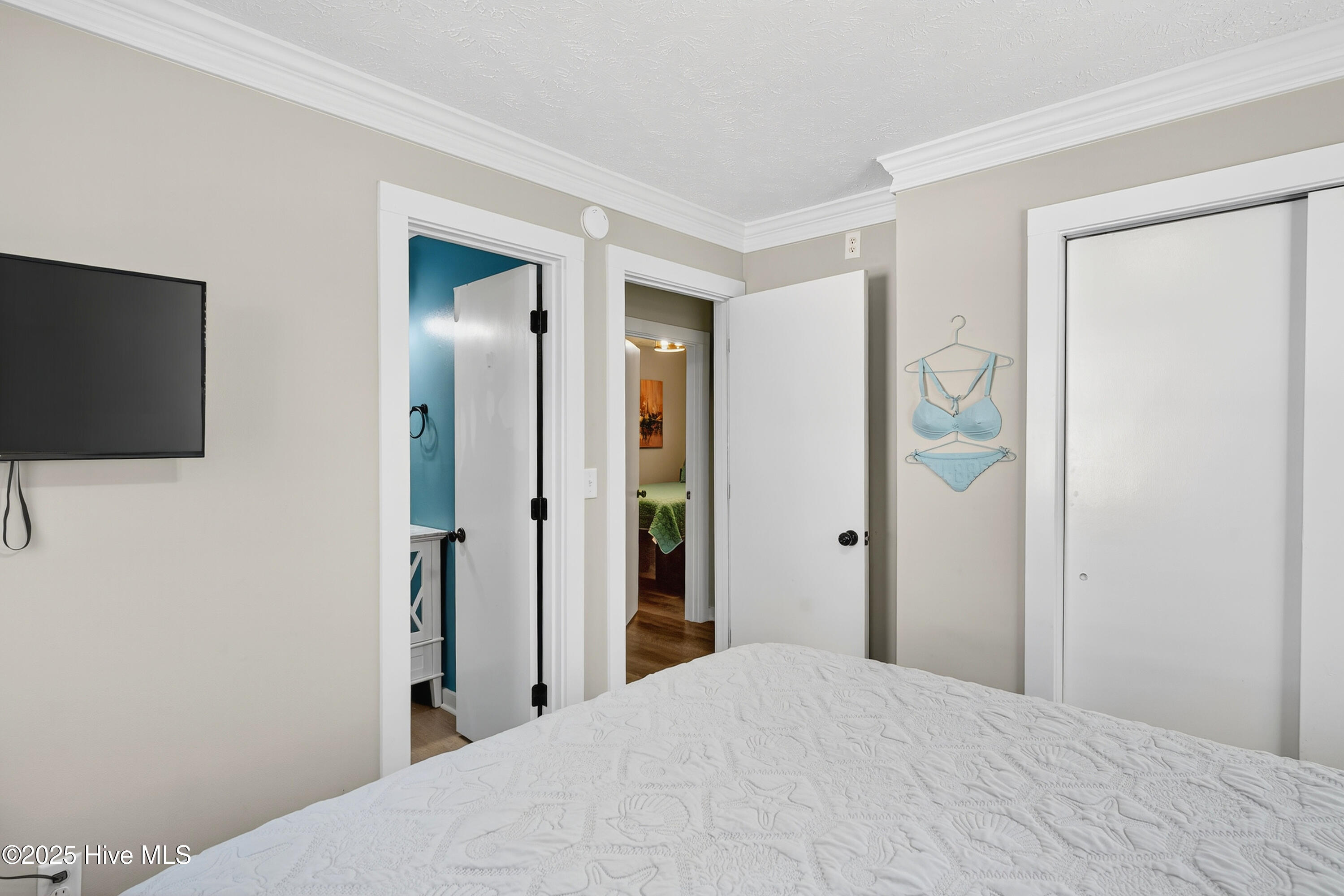 100537887 | Photo 48