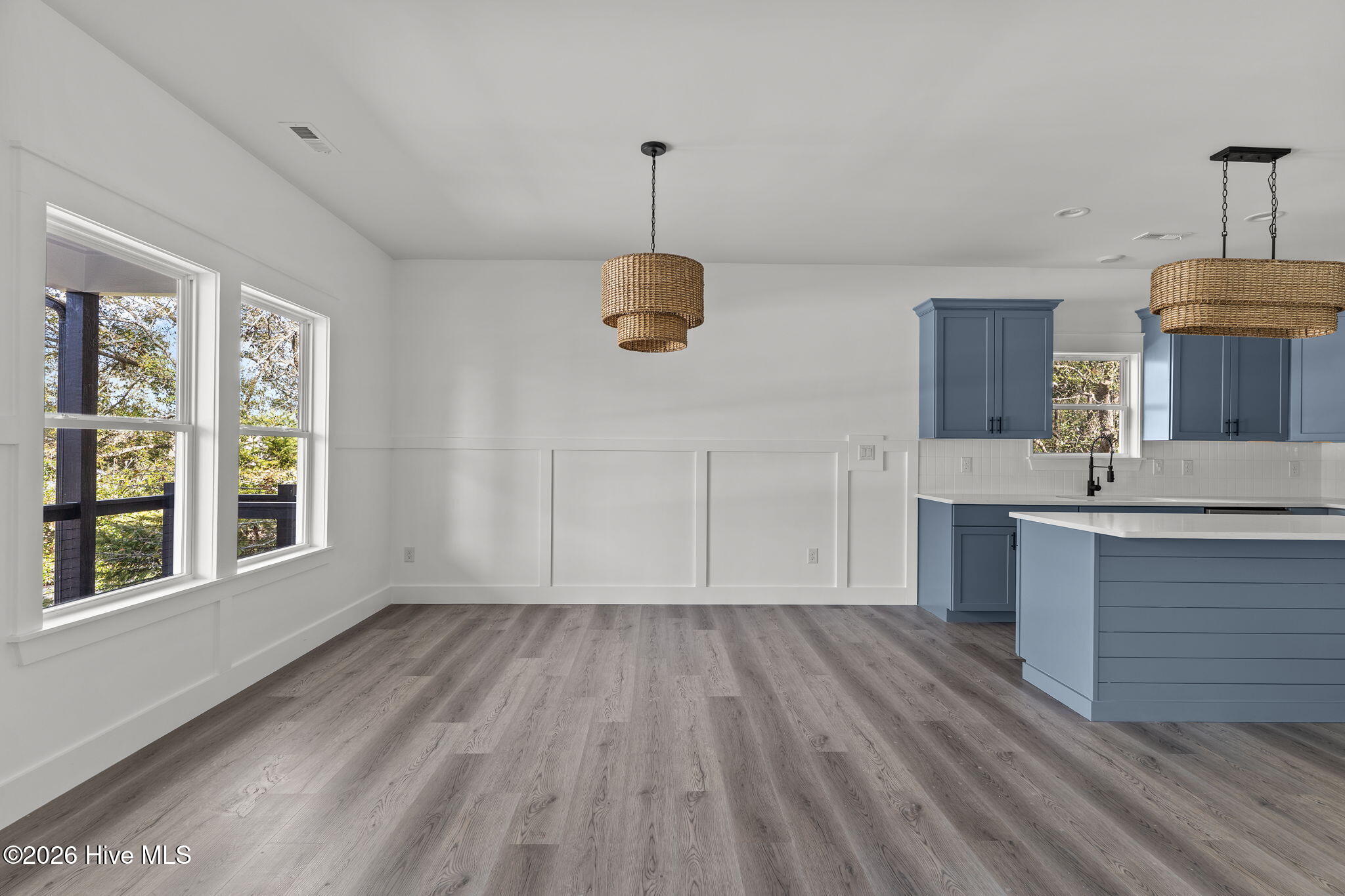 100549320 | Photo 12