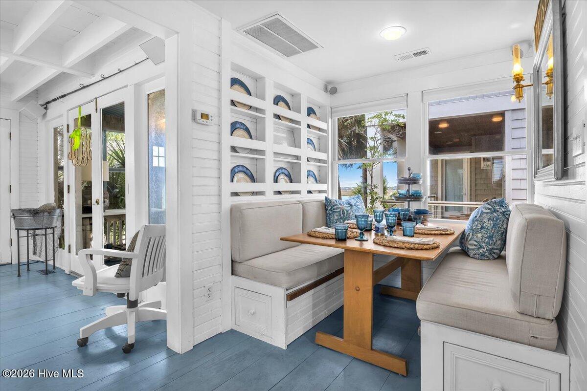 100563686 | Photo 18