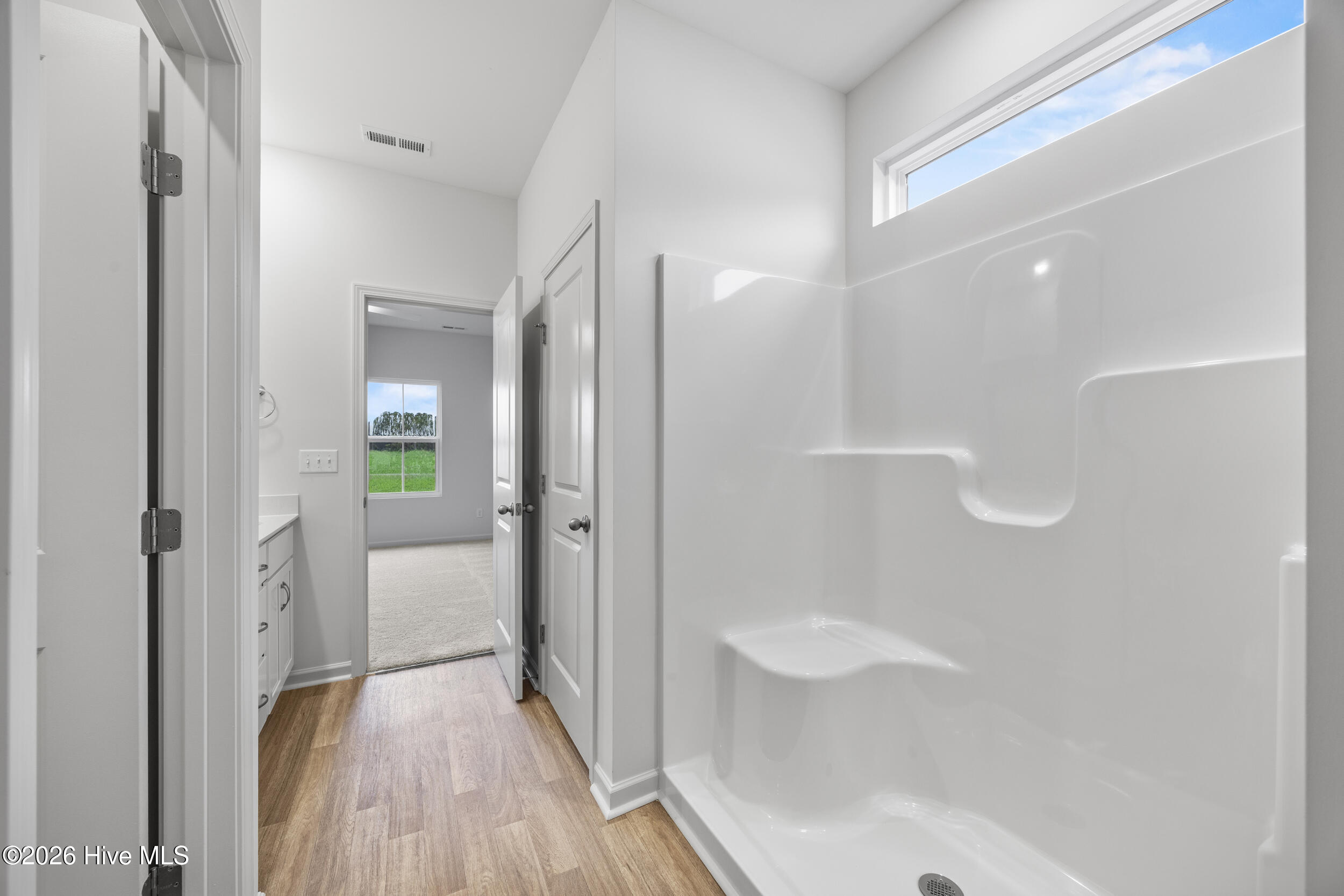 100546930 | Photo 24