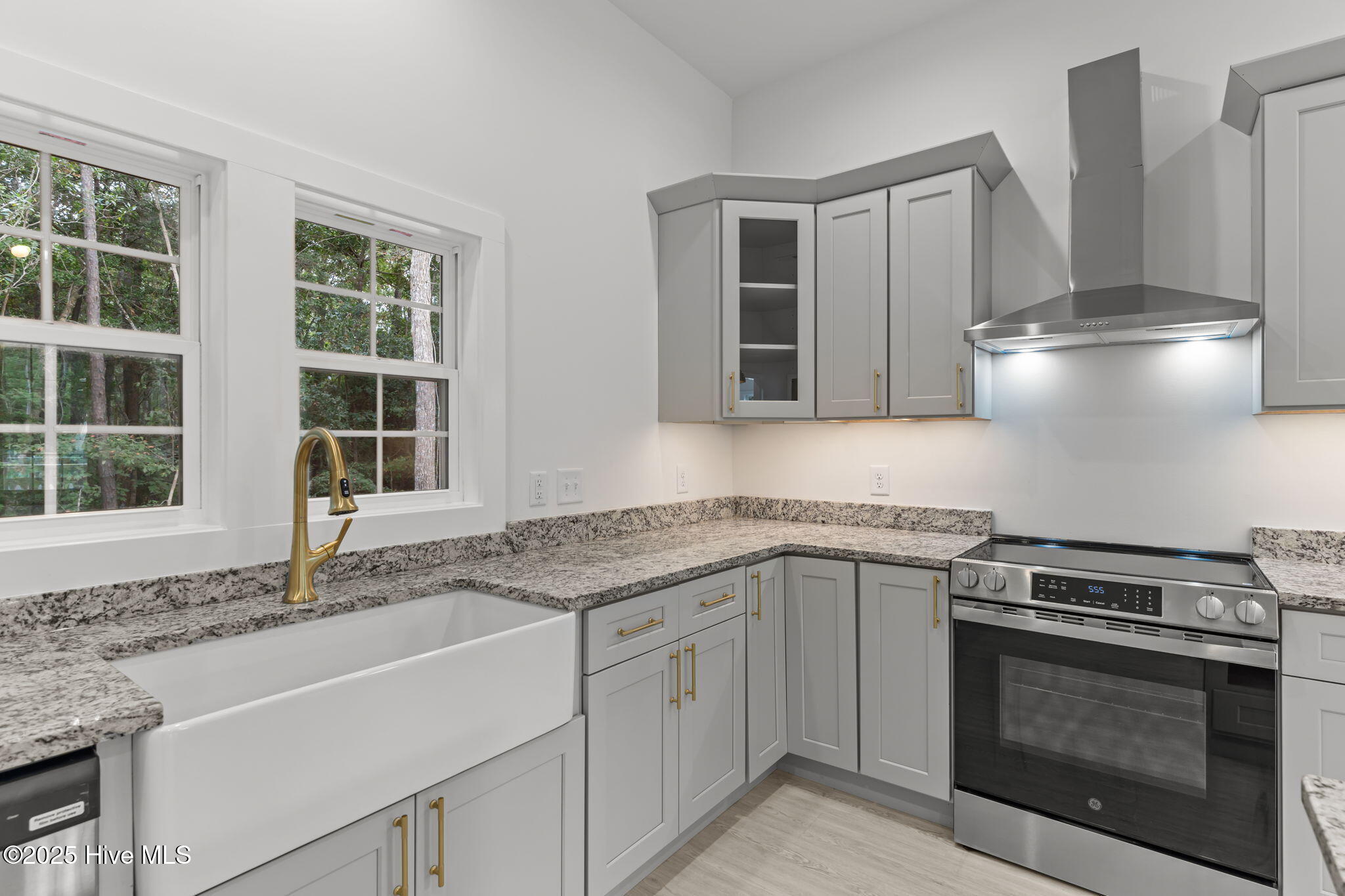 100506453 | Photo 18