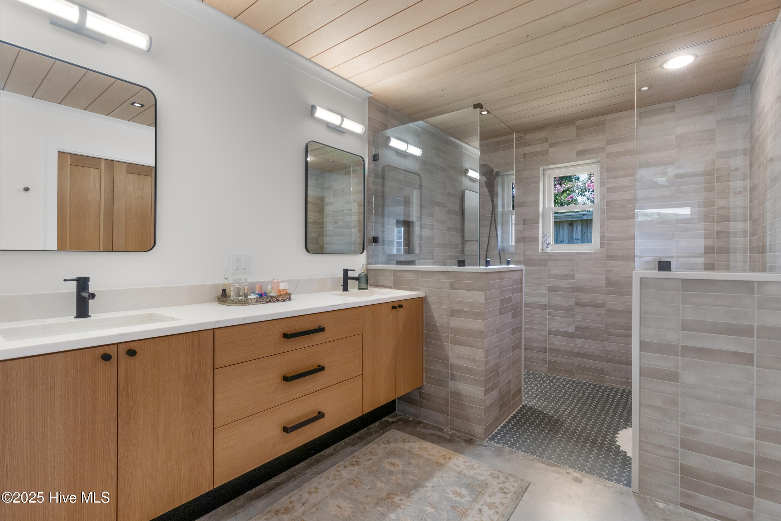 100551660 | Photo 19